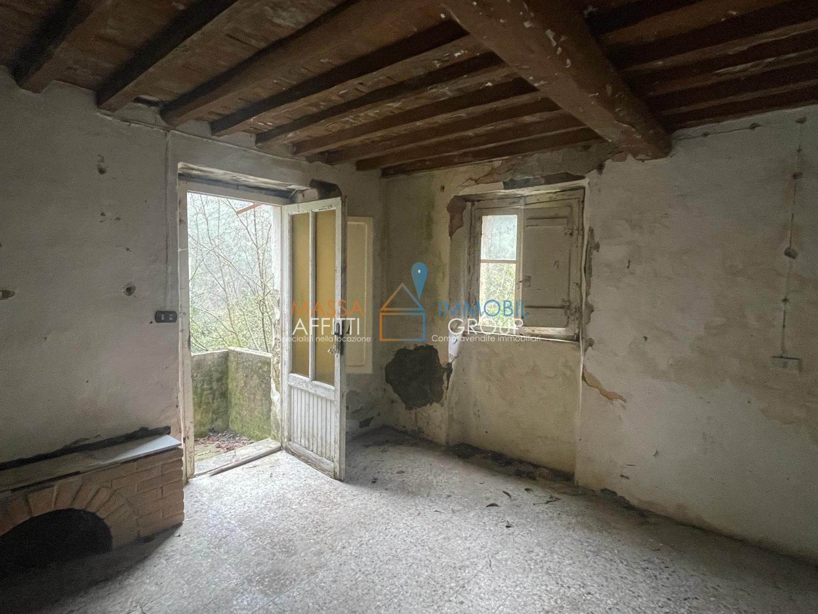 Immagine 30 di Casa semindipendente in vendita  in Via Monte Grappa 1 a Stazzema