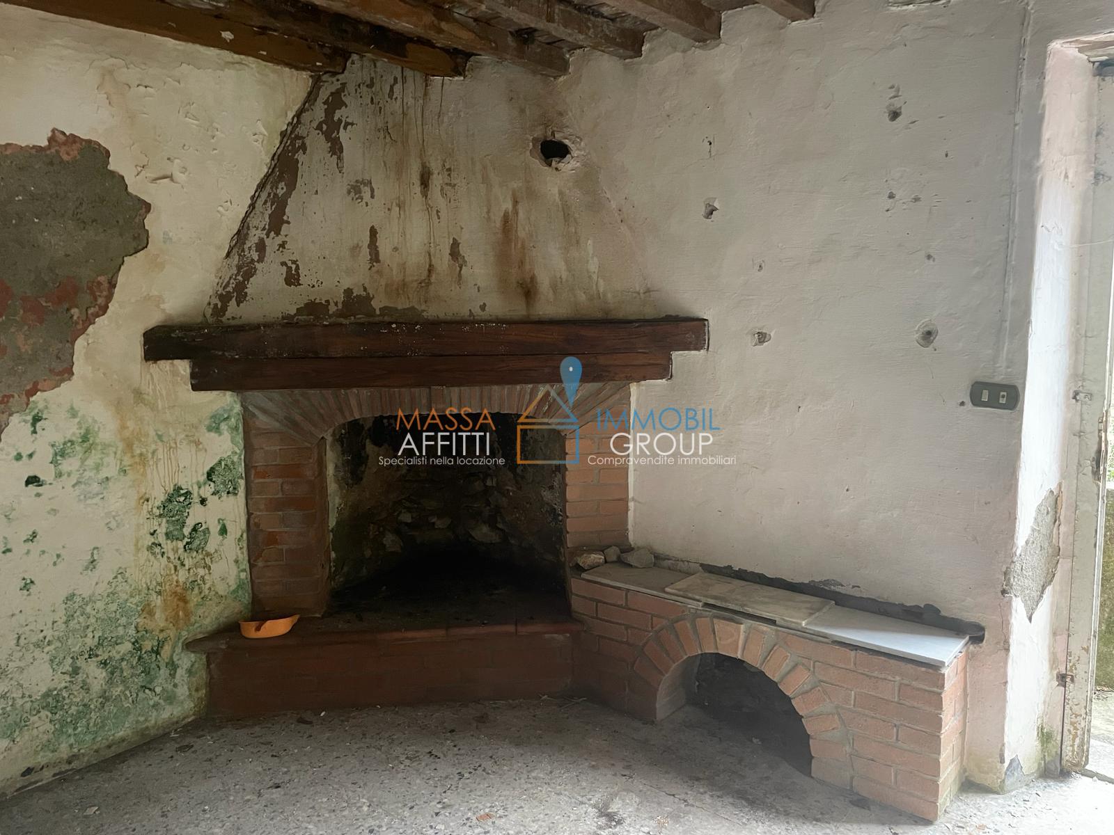 Immagine 29 di Casa semindipendente in vendita  in Via Monte Grappa 1 a Stazzema