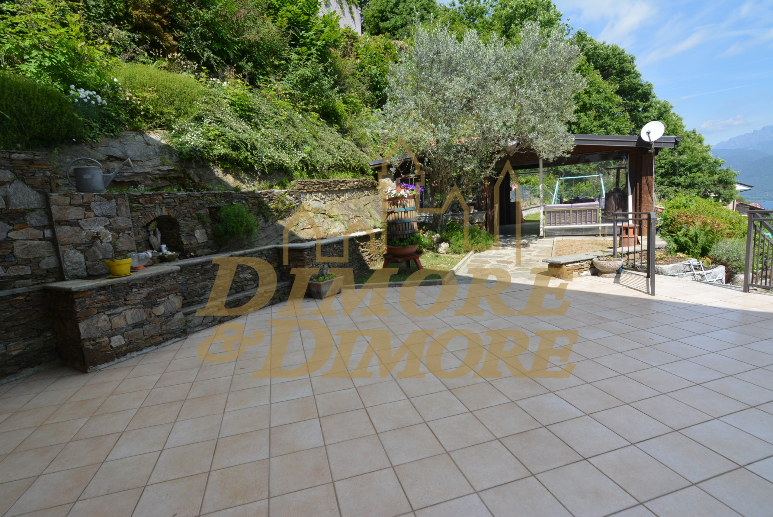 Immagine 4 di Villa in vendita  a Stresa