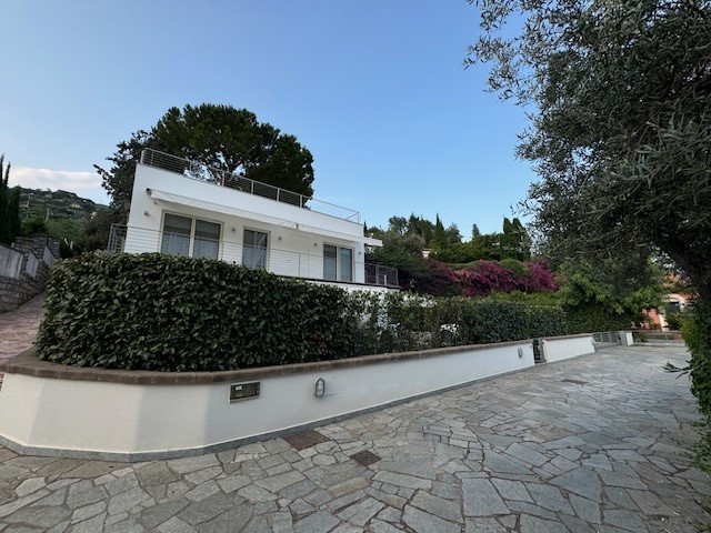 Immagine 6 di Villa in vendita  in Via Adelasia 139 a Alassio