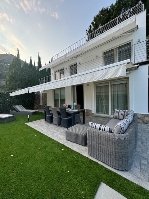 Immagine 1 di Villa in vendita  in Via Adelasia 139 a Alassio