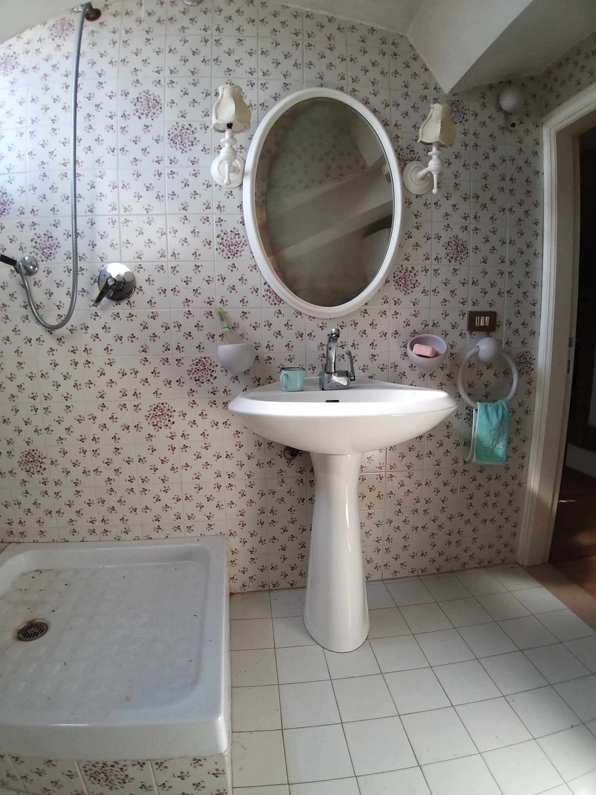 Immagine 29 di Quadrilocale in vendita  in Piazza Cesare Caporali 4 a Castiglione Del Lago