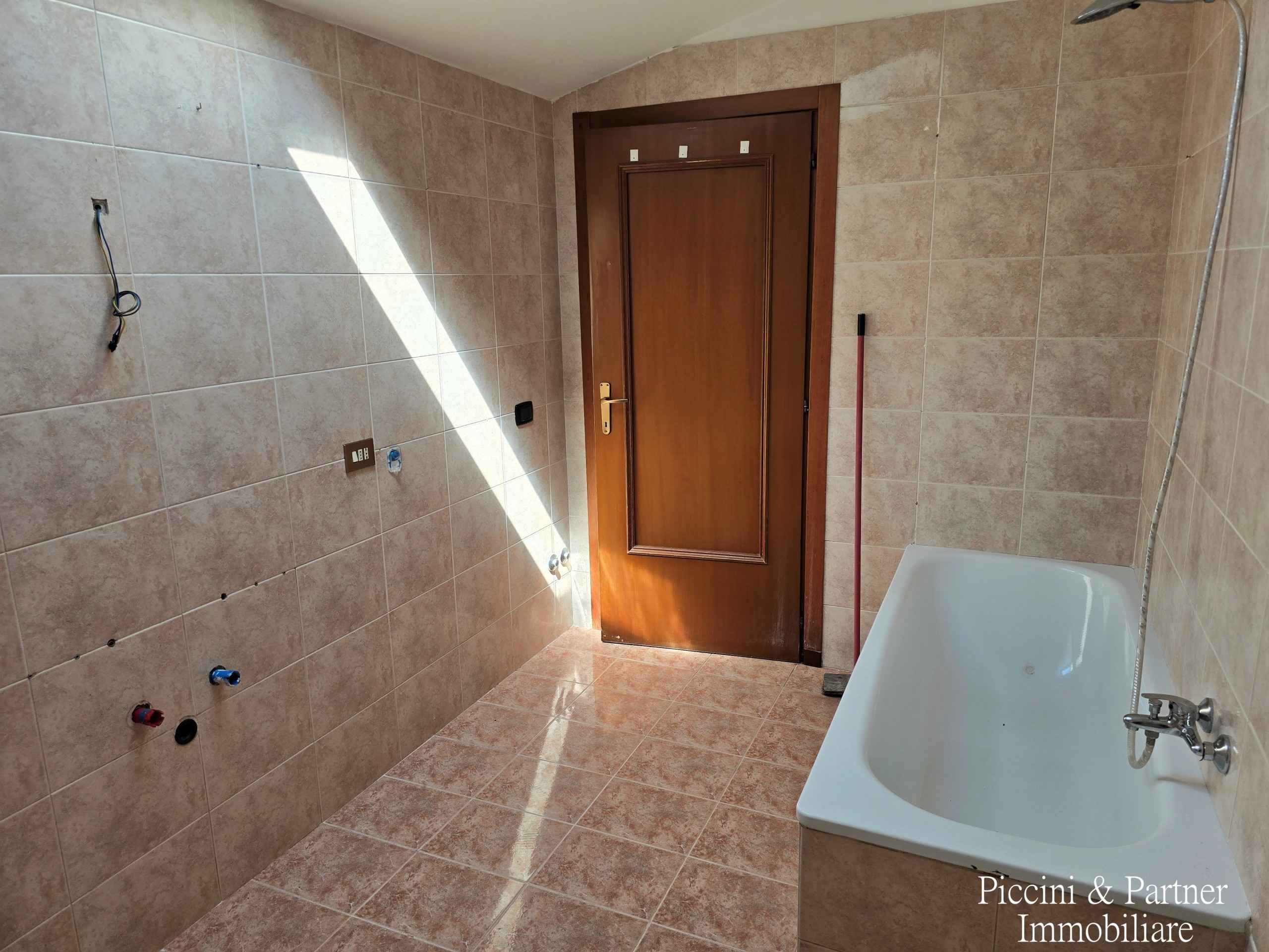 Immagine 47 di Quadrilocale in vendita  in Strada del Giglio a Perugia