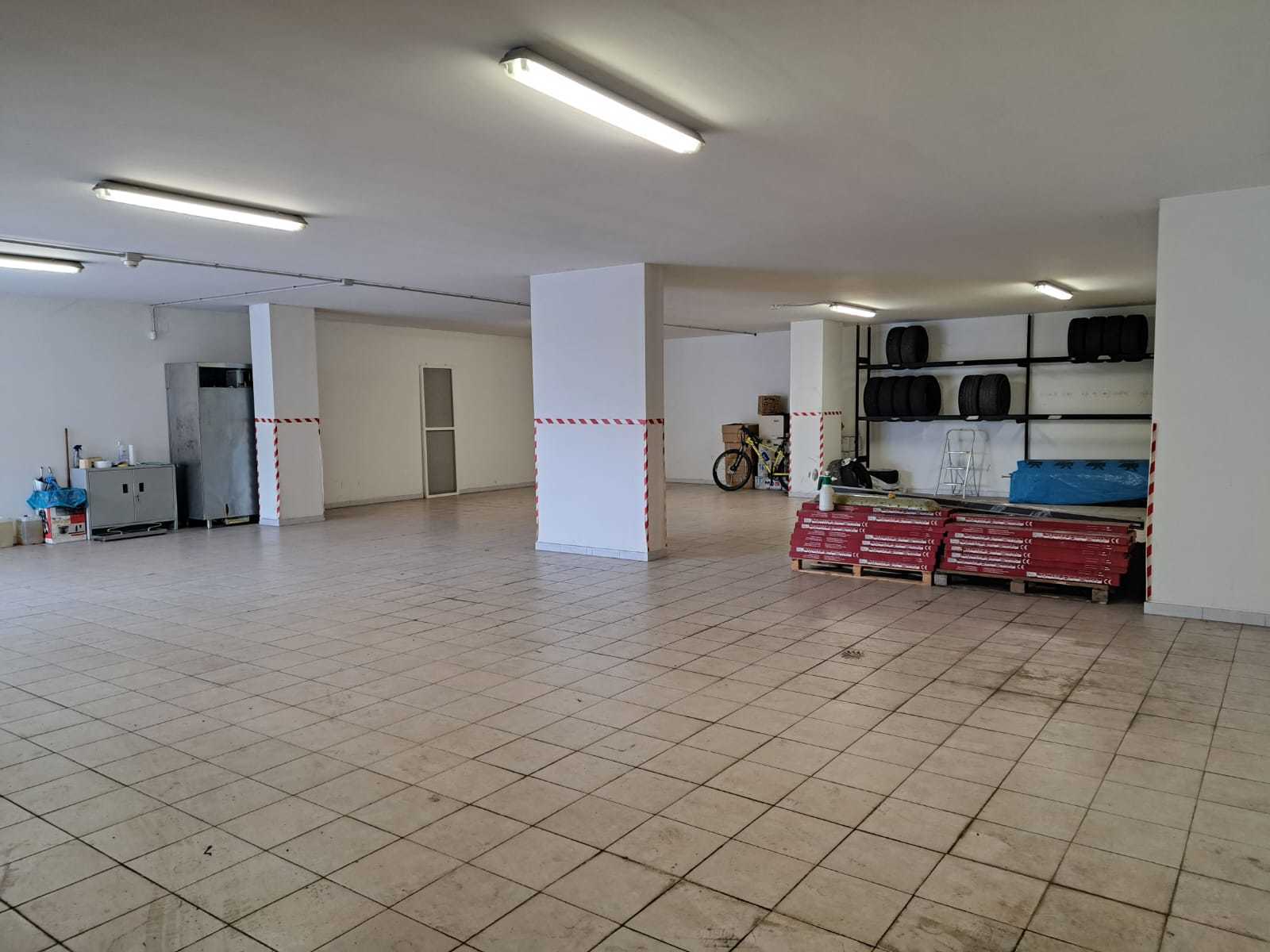 Immagine 8 di Locale commerciale in vendita  a Lanciano