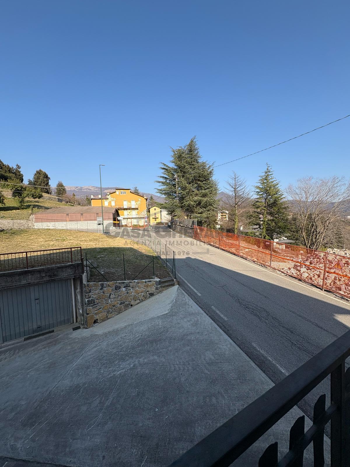 Immagine 14 di Trilocale in vendita  in Via Santa Geltrude Comensoli a Rota D'imagna