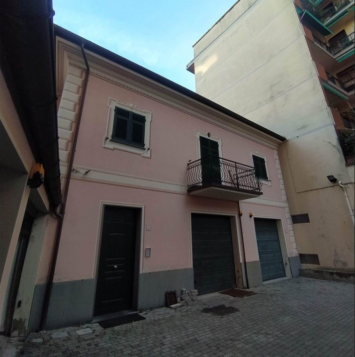 Immagine 15 di Quadrilocale in vendita  in Via Alessandro Lamarmora 21 a Rapallo