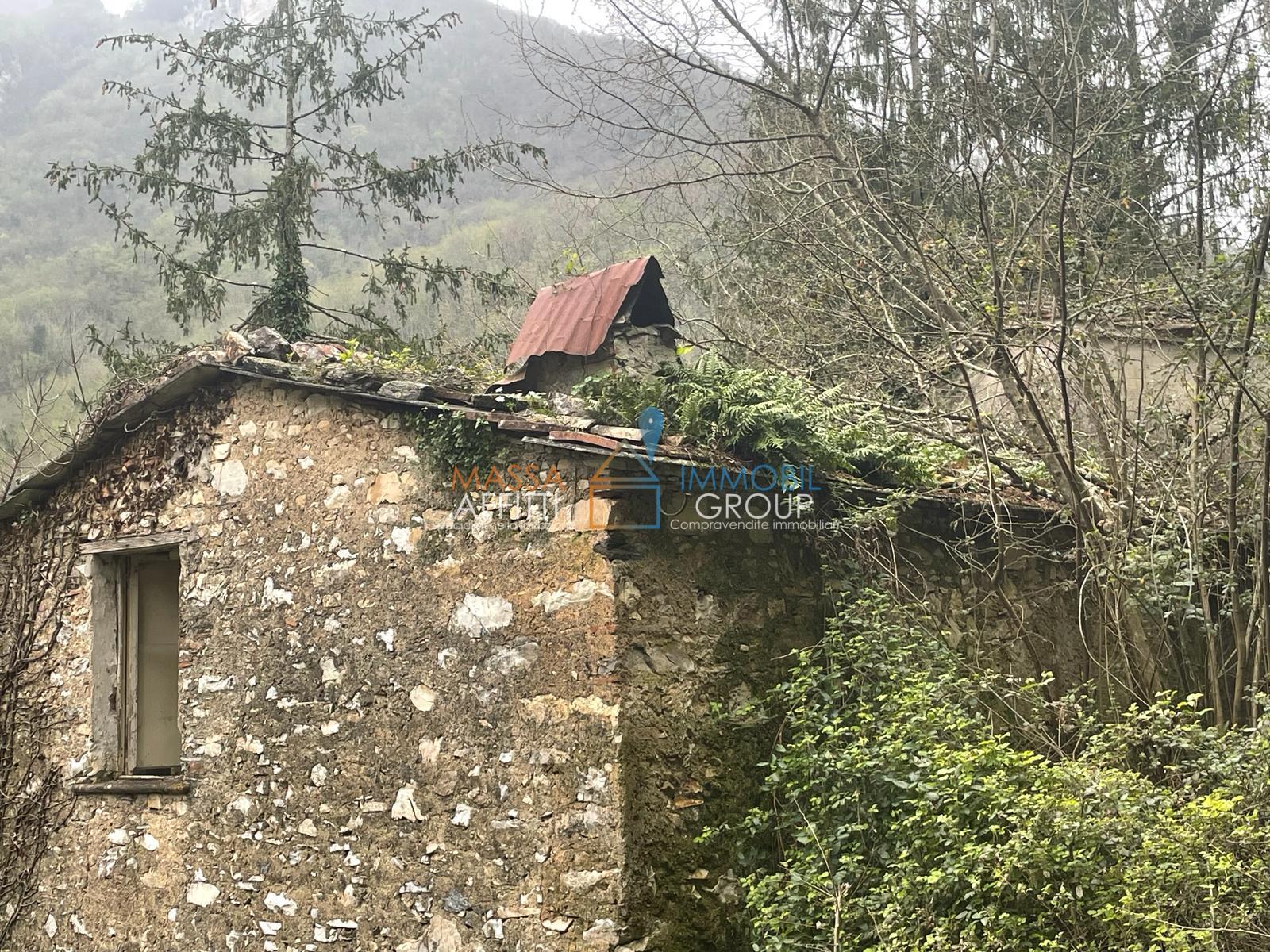 Immagine 11 di Casa semindipendente in vendita  in Via Monte Grappa 1 a Stazzema