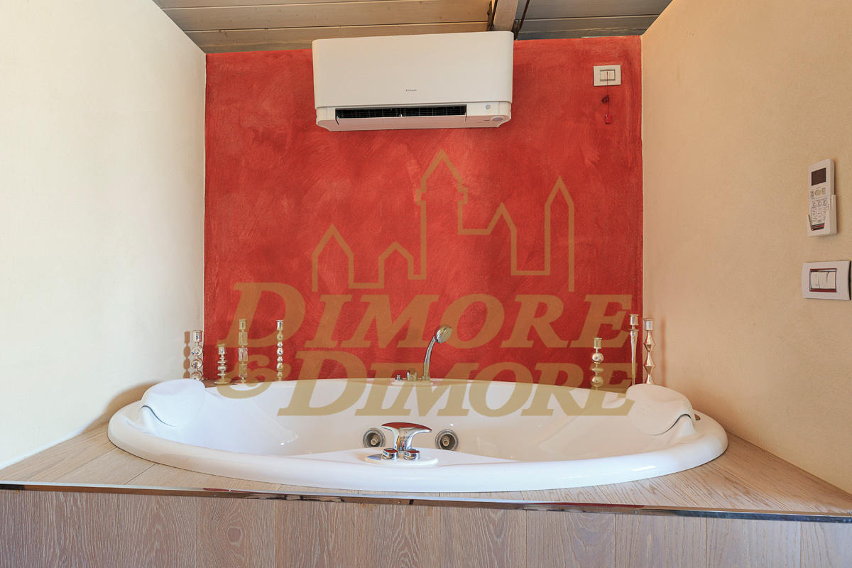 Immagine 30 di Villa in affitto  in SS33 del Sempione 14 a Arona