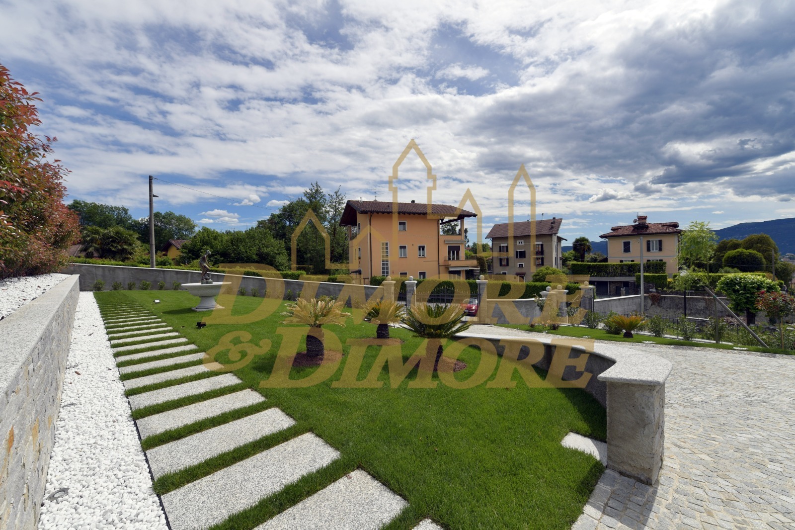 Immagine 8 di Villa in vendita  a Verbania