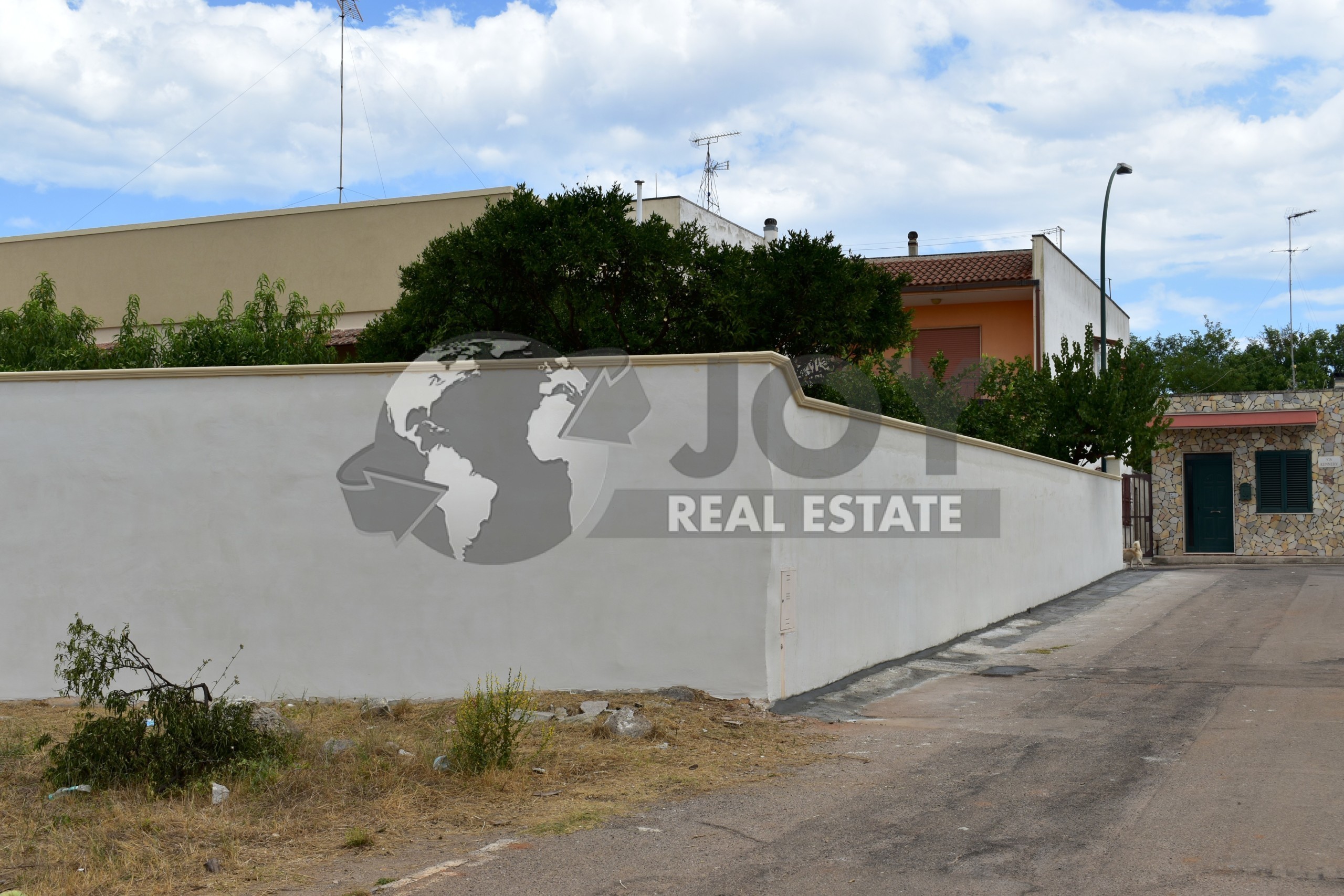 Immagine 11 di Terreno agricolo in vendita  in via morandi a San Donato Di Lecce