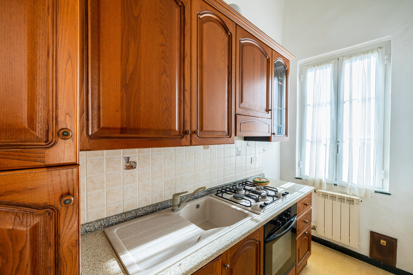 Immagine 38 di Trilocale in affitto  in Piazza Vittorio Emanuele II a Finale Ligure