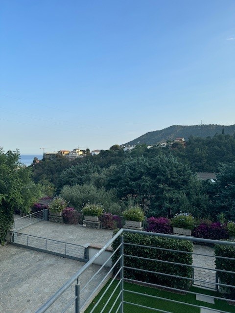 Immagine 3 di Villa in vendita  in Via Adelasia 139 a Alassio