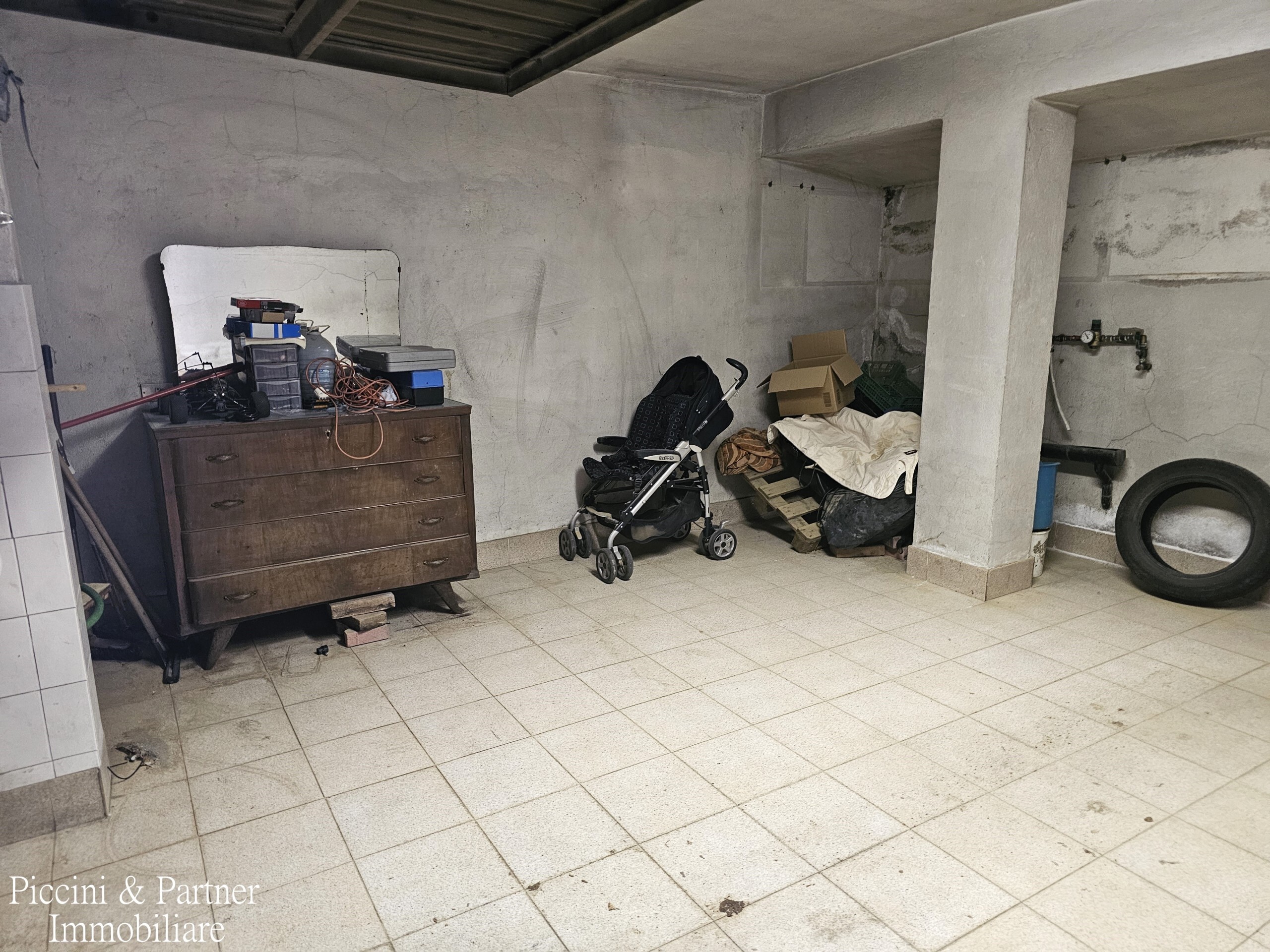 Immagine 43 di Pentalocale in vendita  in Via Ardigò a Perugia