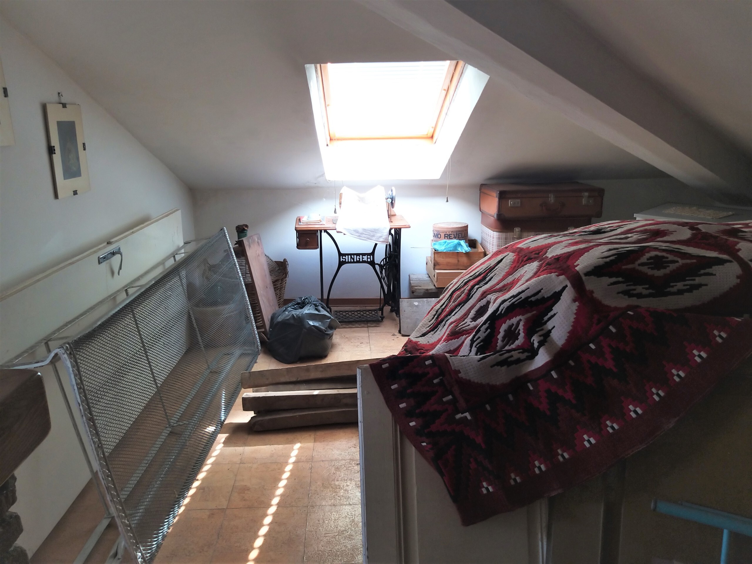 Immagine 21 di Quadrilocale in vendita  in Piazza Cesare Caporali 4 a Castiglione Del Lago