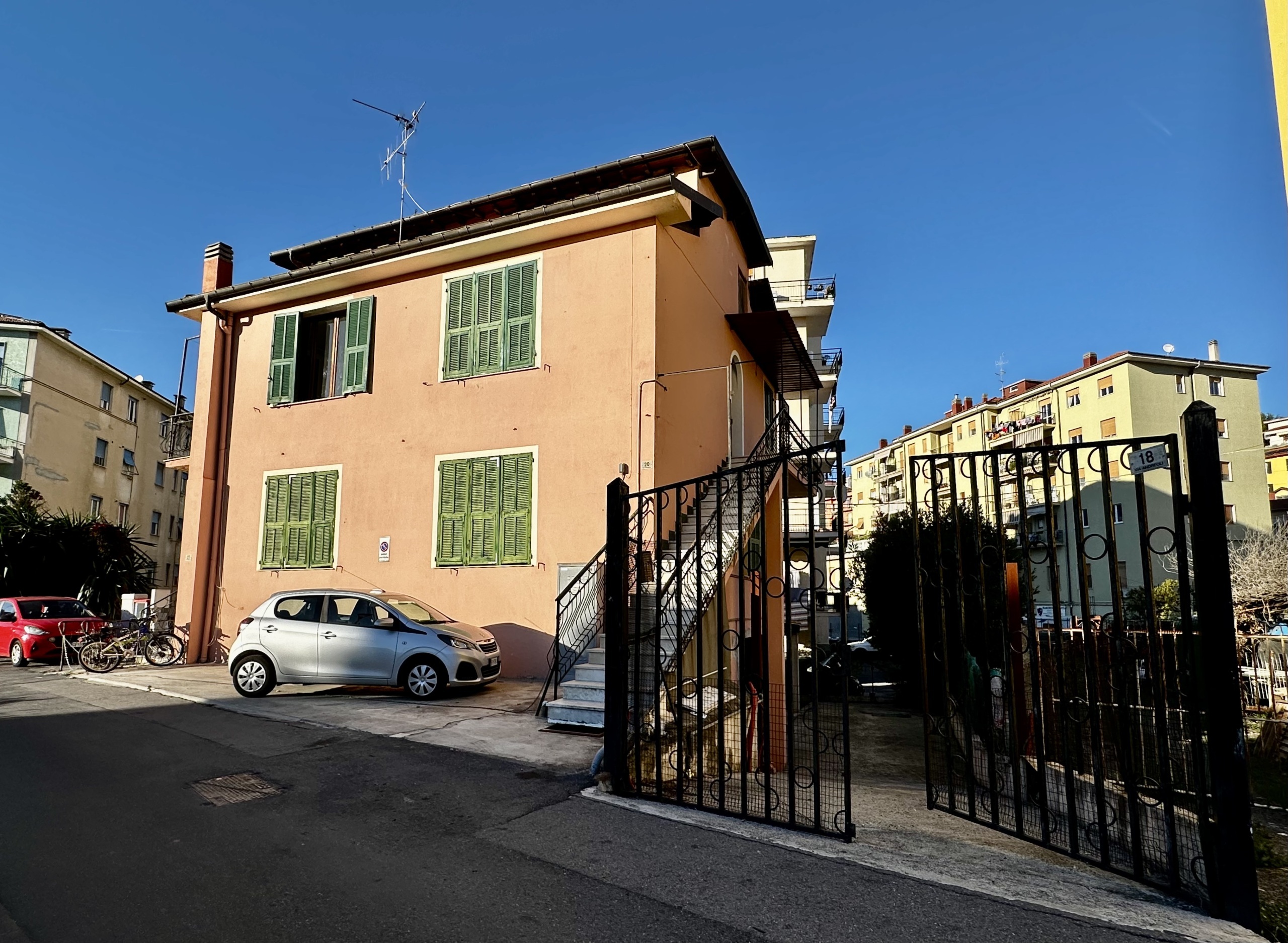 Immagine 28 di Casa bifamiliare in vendita  in via Andreoli 20 a Imperia