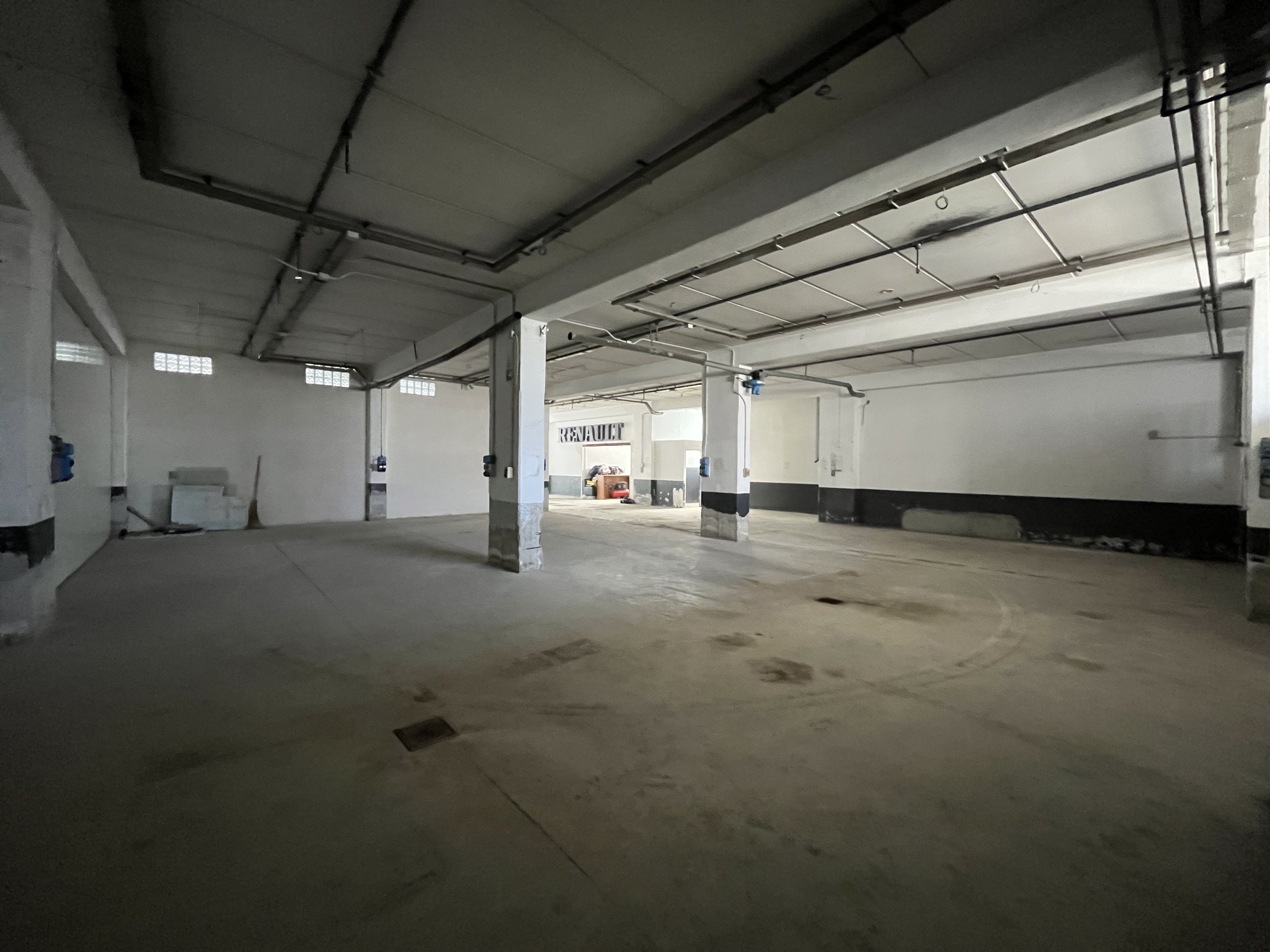 Immagine 6 di Magazzino in affitto  in Viale della Valle Lucrezia 50 a Catanzaro