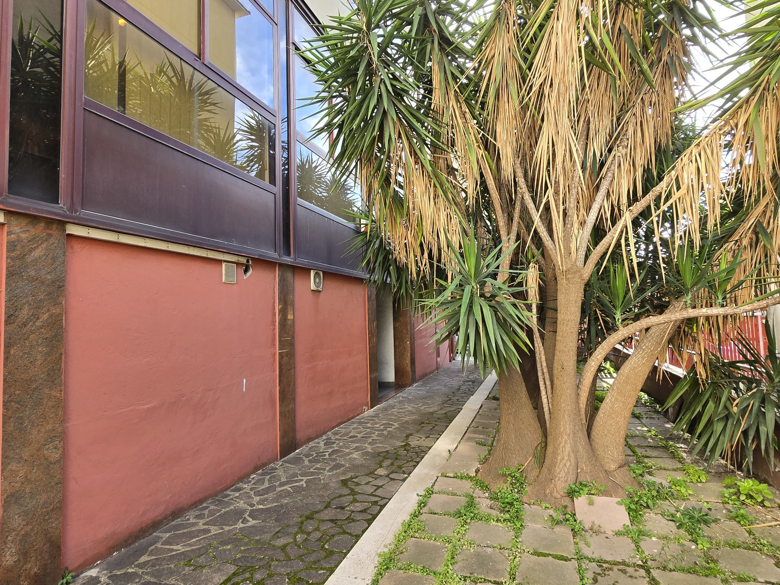 Immagine 18 di Palazzo in vendita  in Via degli Abeti 29 a Roma