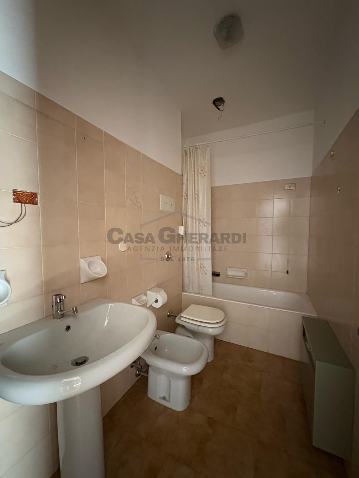 Immagine 5 di Trilocale in vendita  in Via Santa Geltrude Comensoli a Rota D'imagna