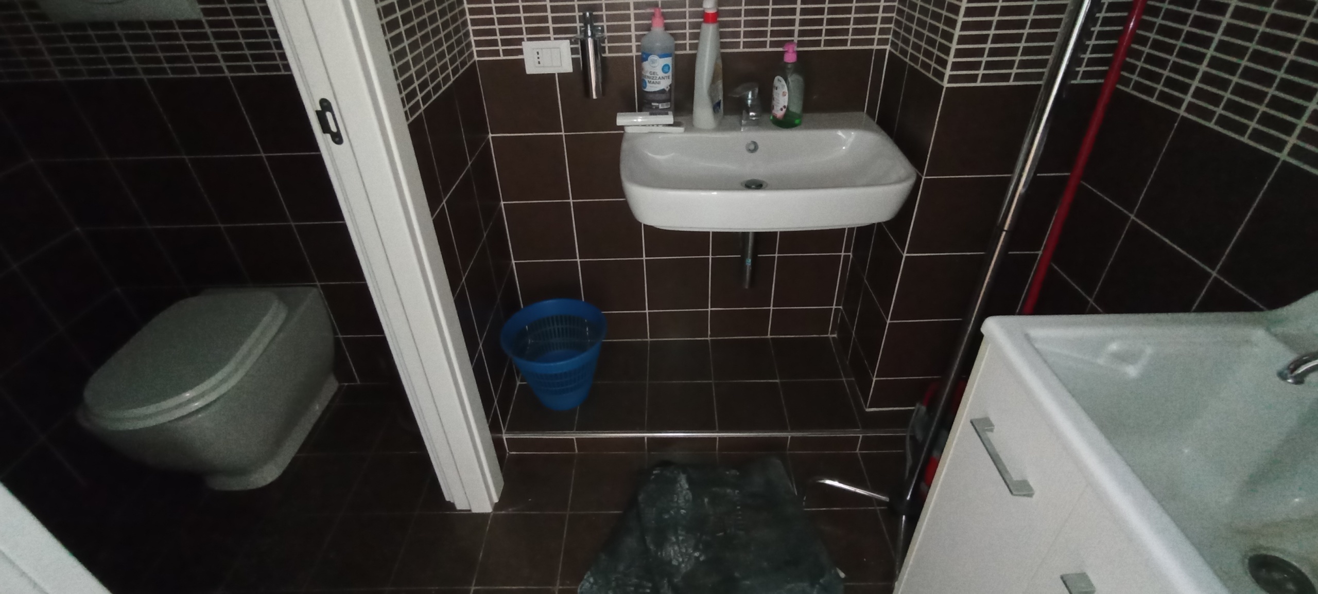 Immagine 9 di Locale commerciale in affitto  a Ragusa