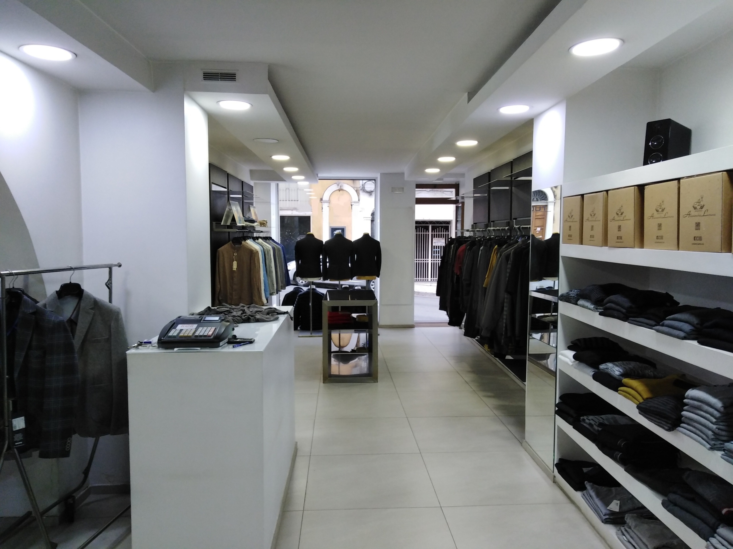 Immagine 5 di Locale commerciale in affitto  a Ragusa