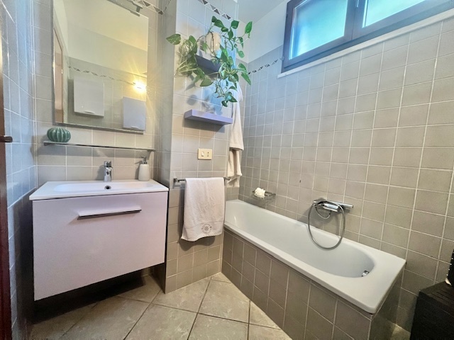 Immagine 26 di Trilocale in vendita  a Cesena