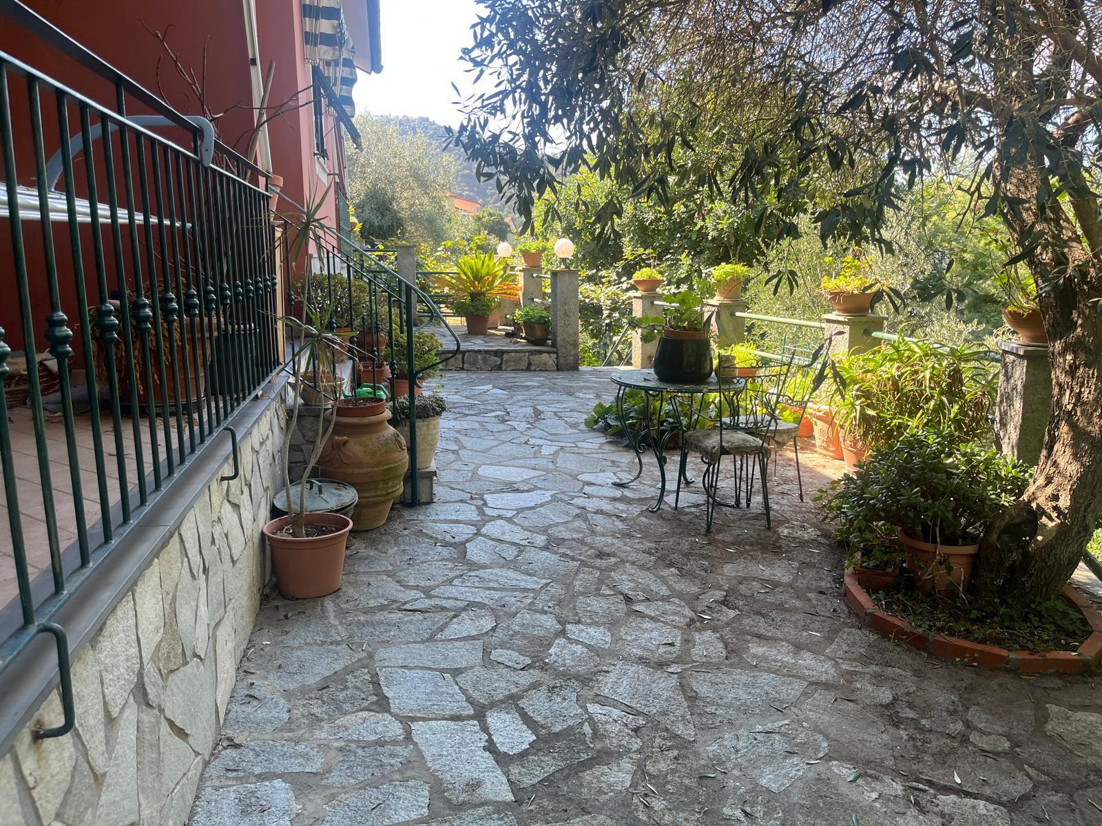 Immagine 14 di Villa in vendita  in Via Salvatore Gatti 19 a Castiglione Chiavarese