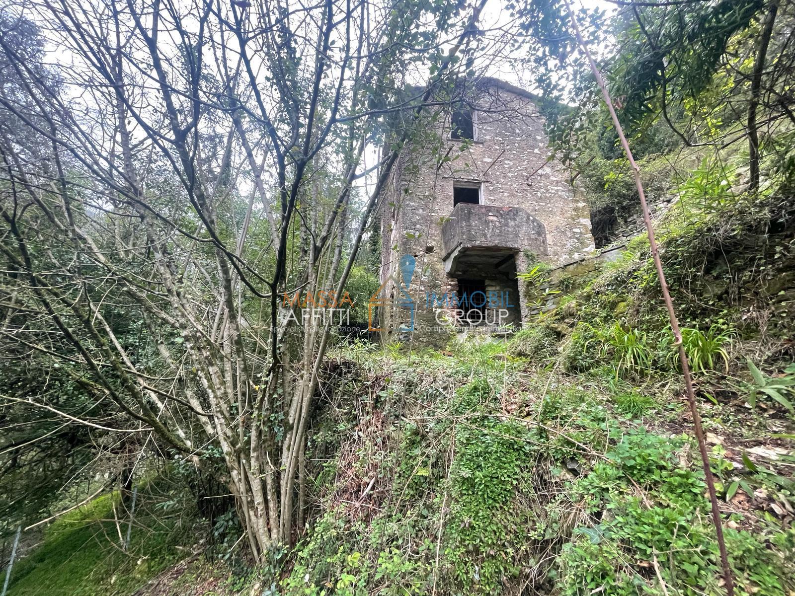 Immagine 15 di Casa semindipendente in vendita  in Via Monte Grappa 1 a Stazzema