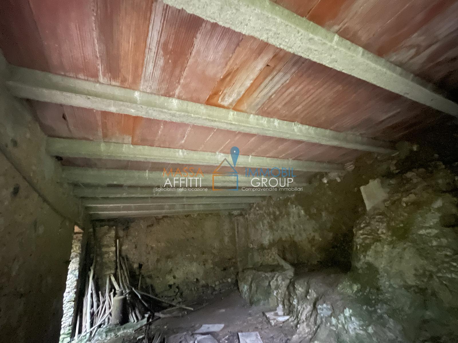 Immagine 45 di Casa semindipendente in vendita  in Via Monte Grappa 1 a Stazzema