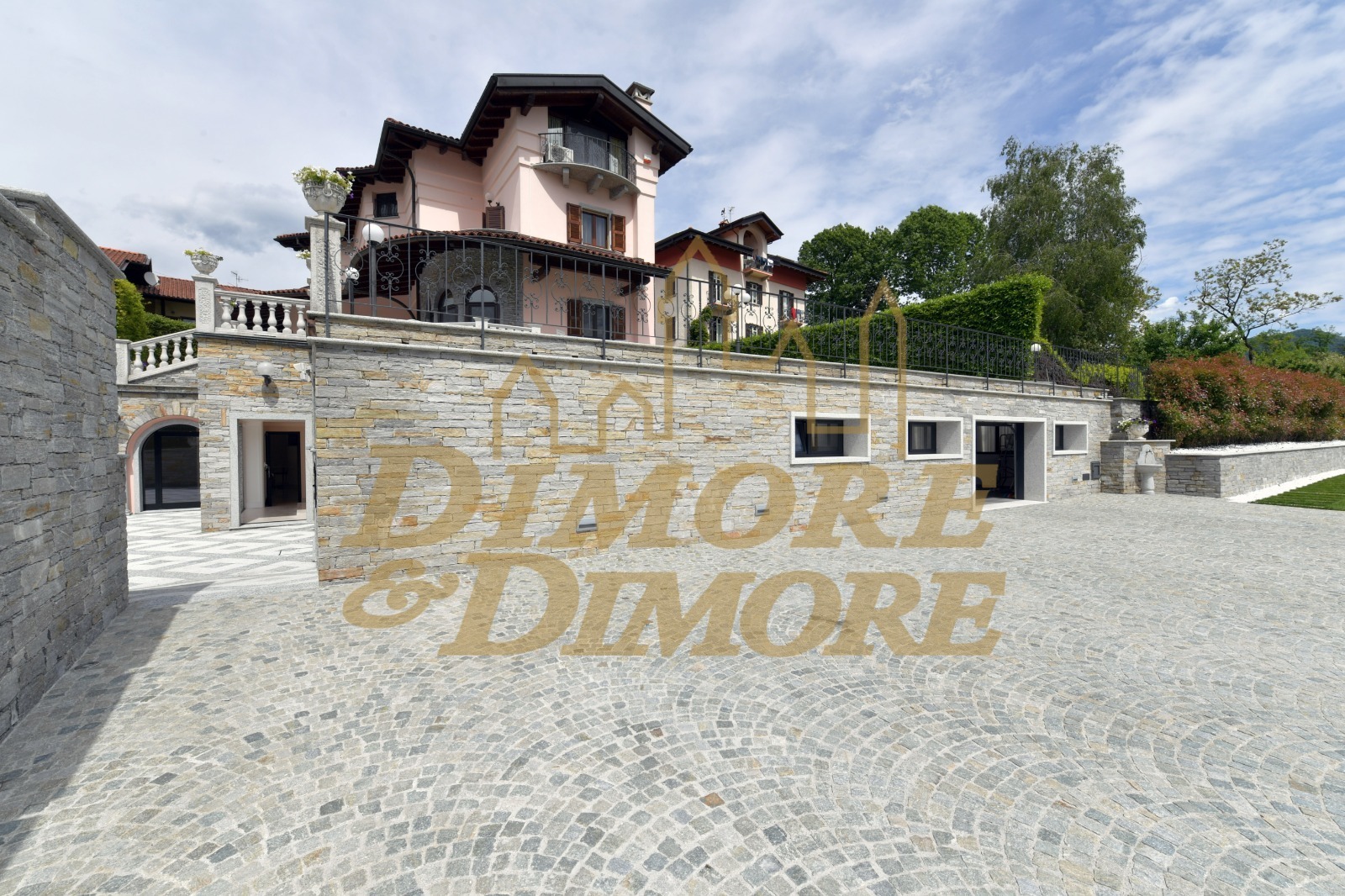 Immagine 30 di Villa in vendita  a Verbania