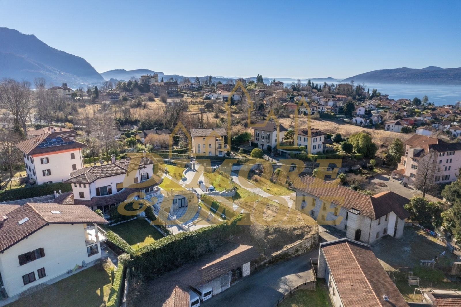 Immagine 37 di Villa in vendita  a Verbania