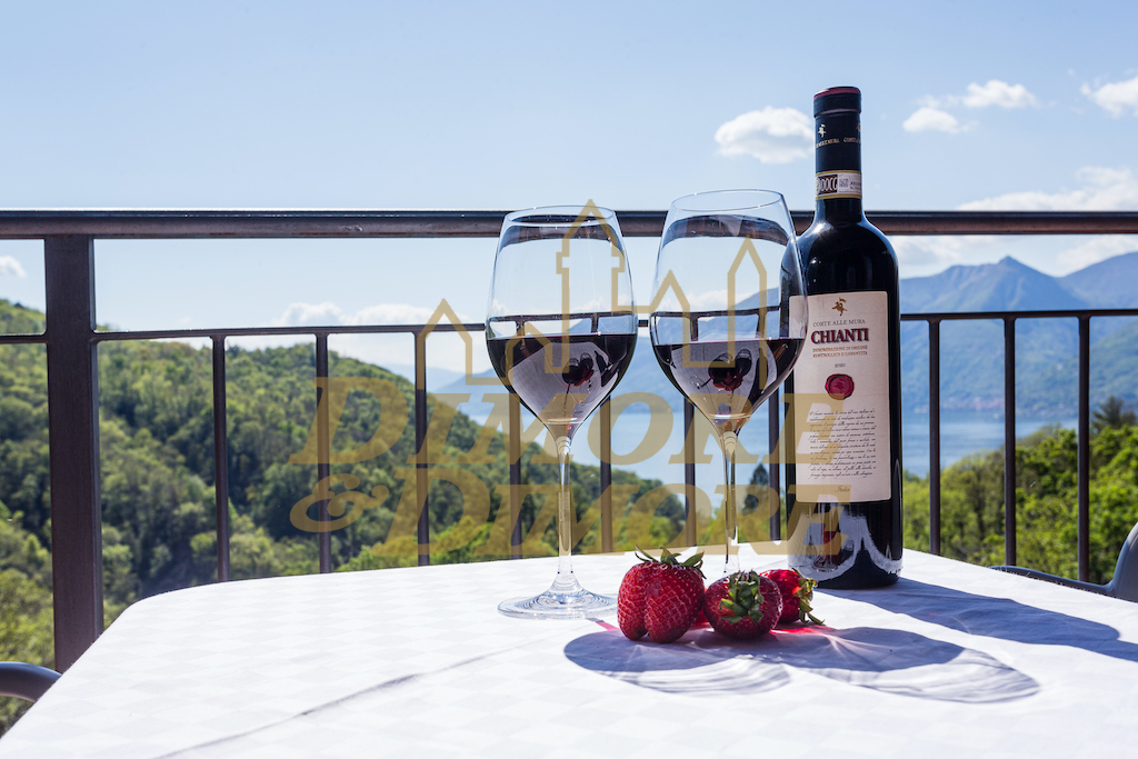 Immagine 22 di Villetta a schiera in vendita  a Luino