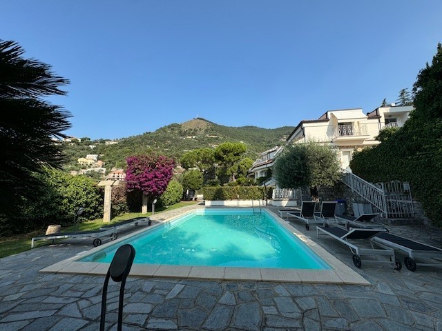 Immagine 79 di Villa in vendita  in Via Adelasia 139 a Alassio