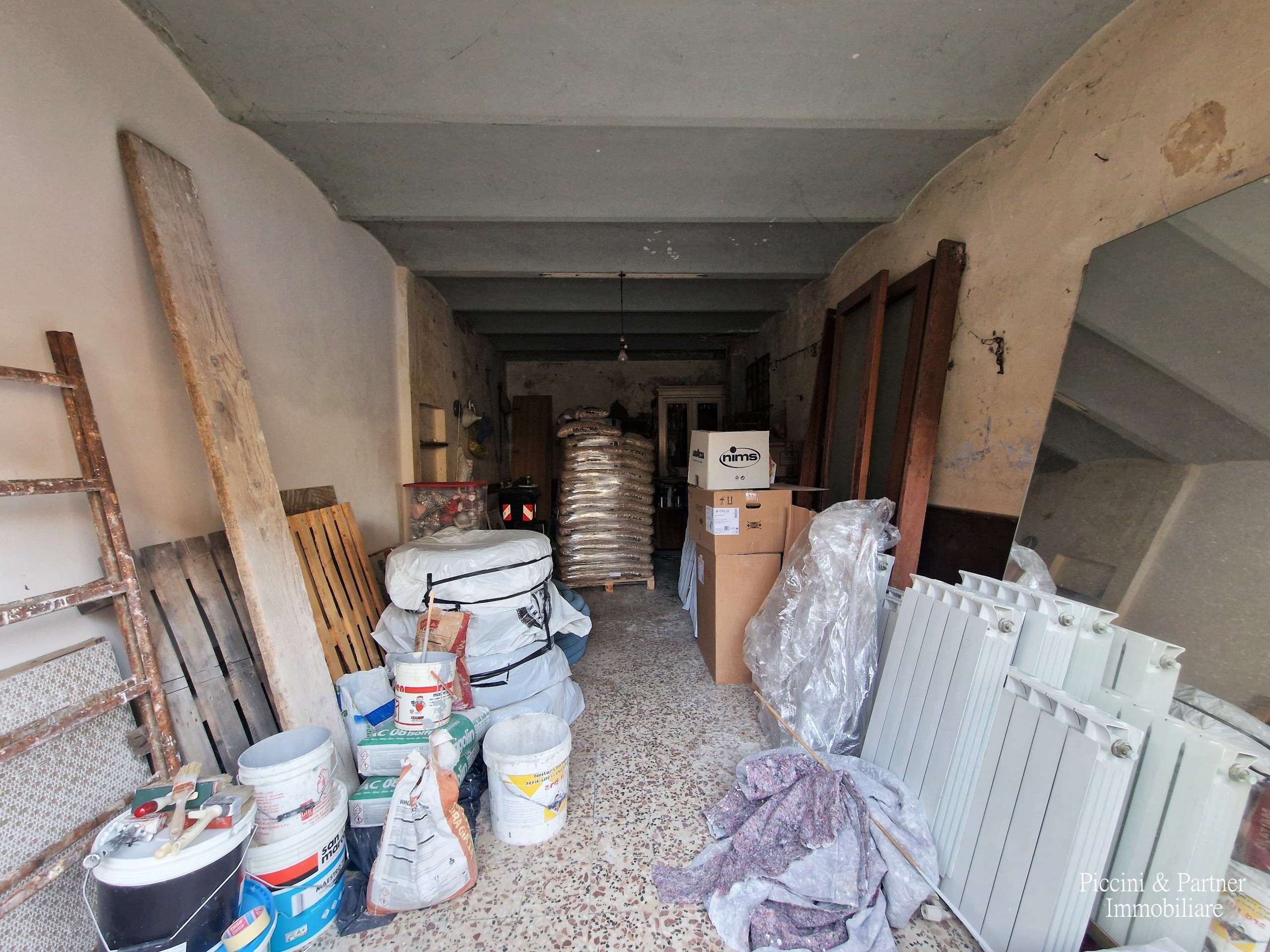 Immagine 49 di Pentalocale in vendita  in Via dei Partigiani 57 a Castiglione Del Lago