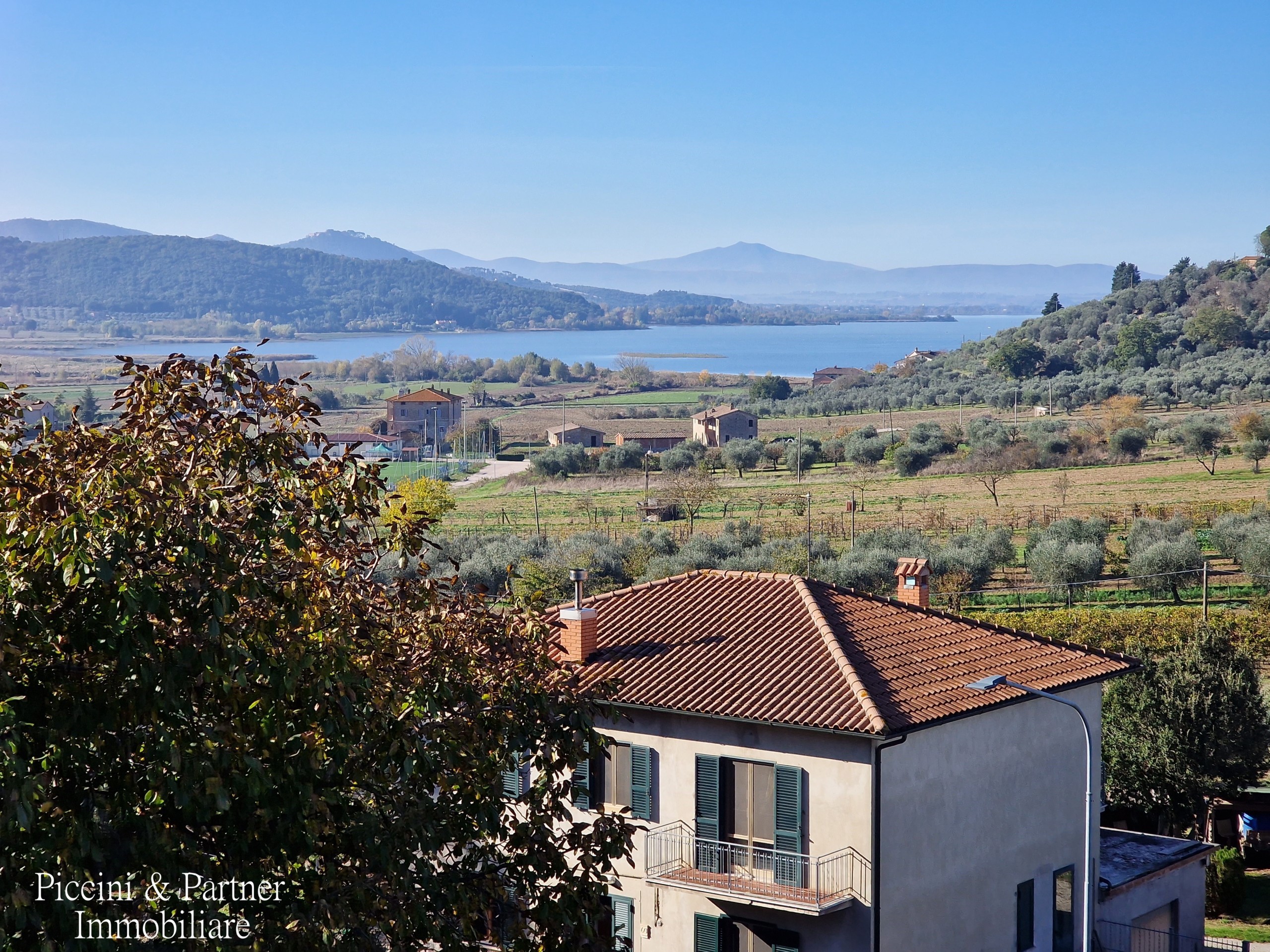 Immagine 16 di Casa indipendente in vendita  in Via Costa a Magione