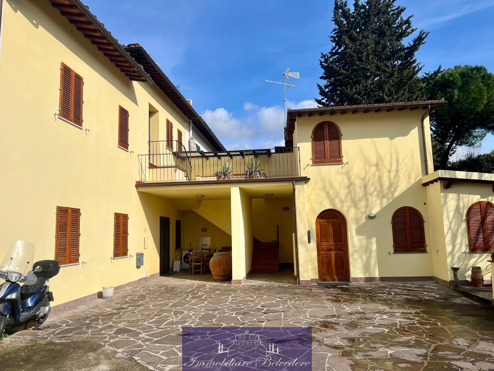 Immagine 15 di Appartamento in vendita  in Via Simone Martini a Firenze