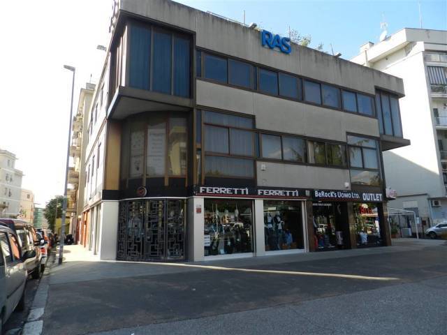 Immagine 23 di Palazzo in vendita  in Via degli Abeti 29 a Roma