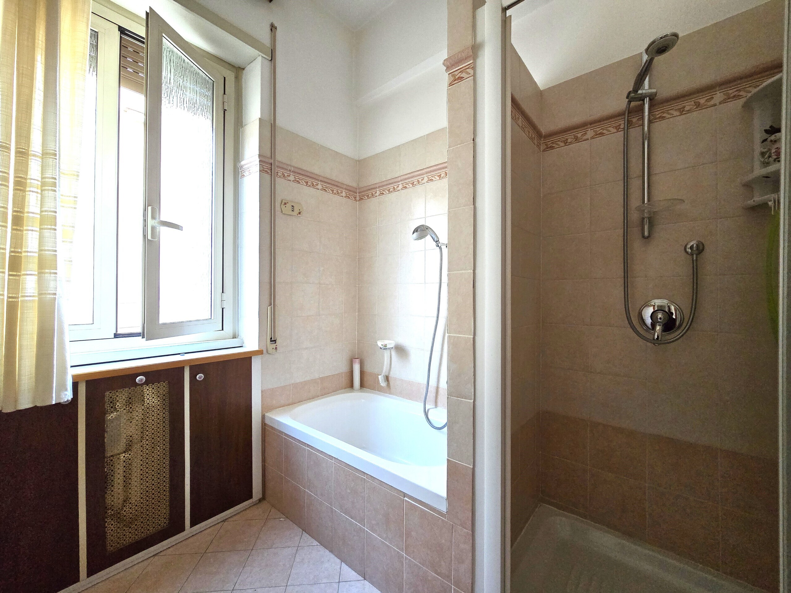 Immagine 17 di Bilocale in vendita  in Via Val Savio 8 a Roma