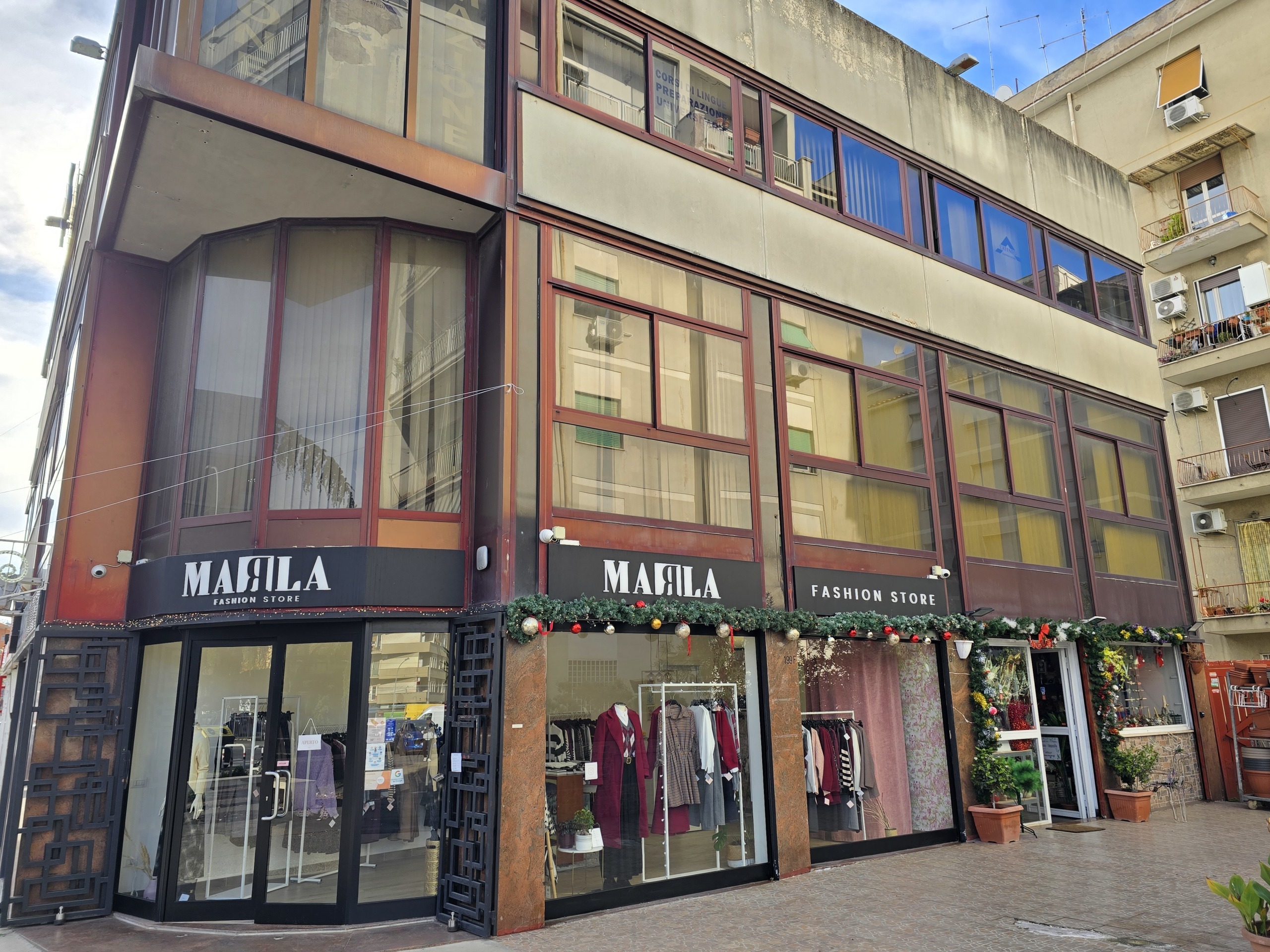 Immagine 6 di Palazzo in vendita  in Via degli Abeti 29 a Roma