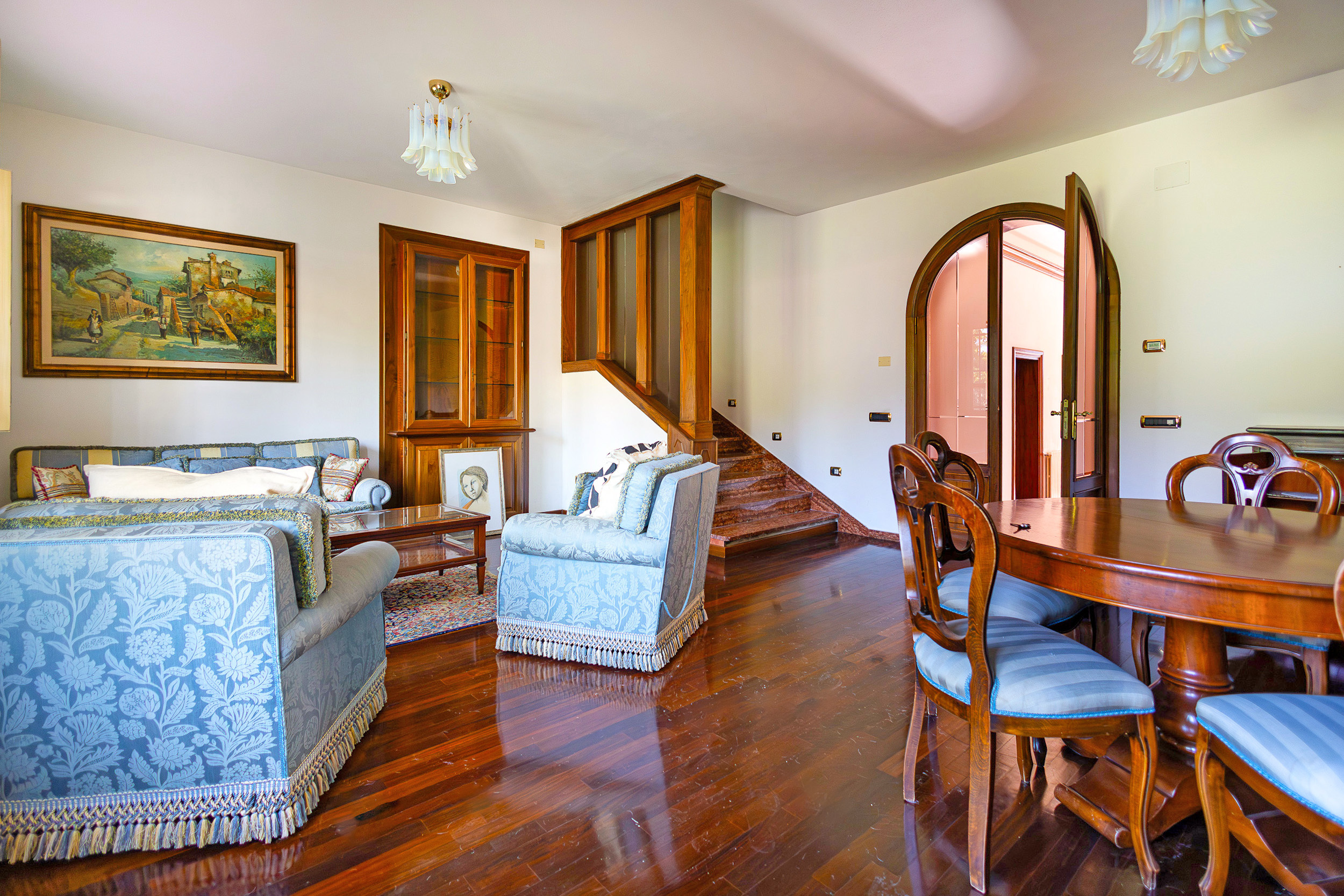 Immagine 1 di Villa in vendita  a Pisa