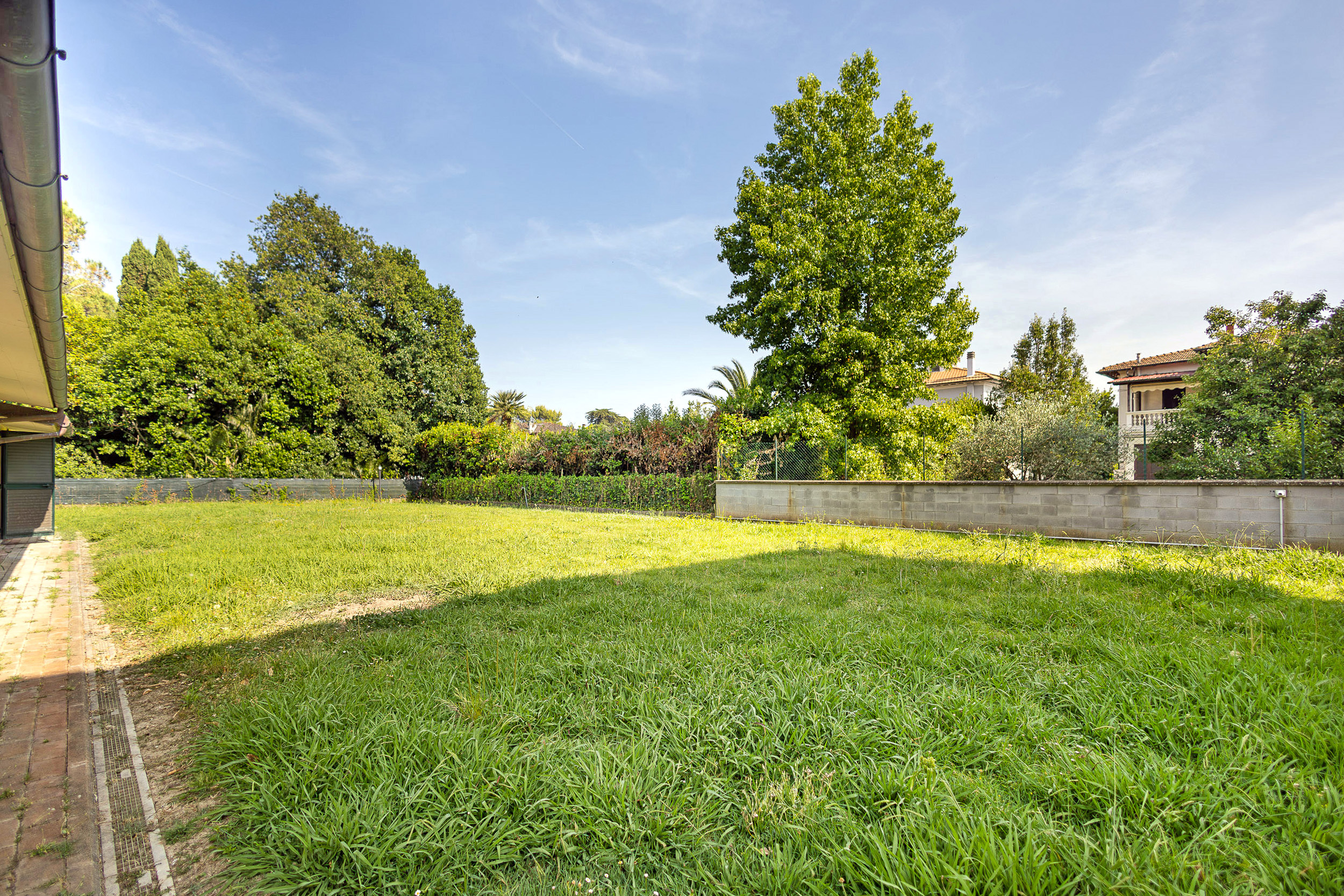 Immagine 4 di Villa in vendita  a Pisa