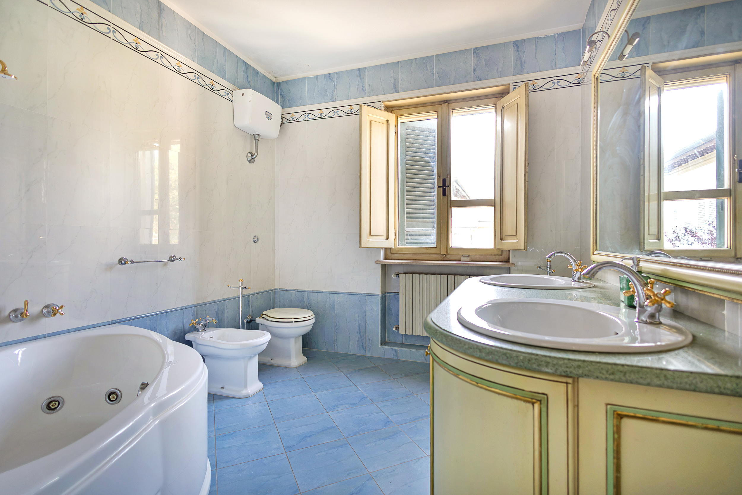 Immagine 24 di Villa in vendita  a Pisa