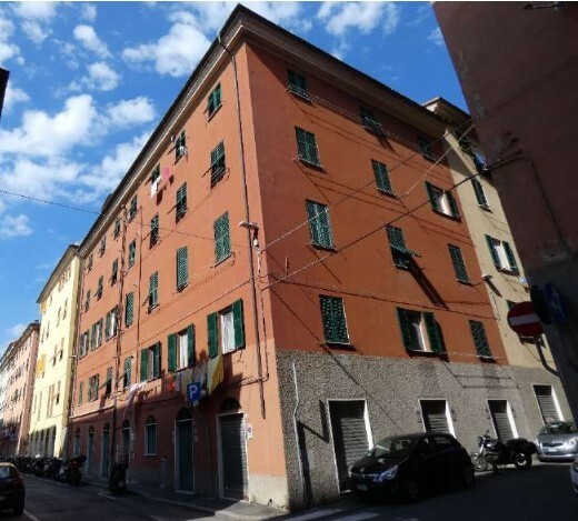 Immagine 1 di Magazzino in vendita  in Via Ursone da Sestri 43 R a Genova