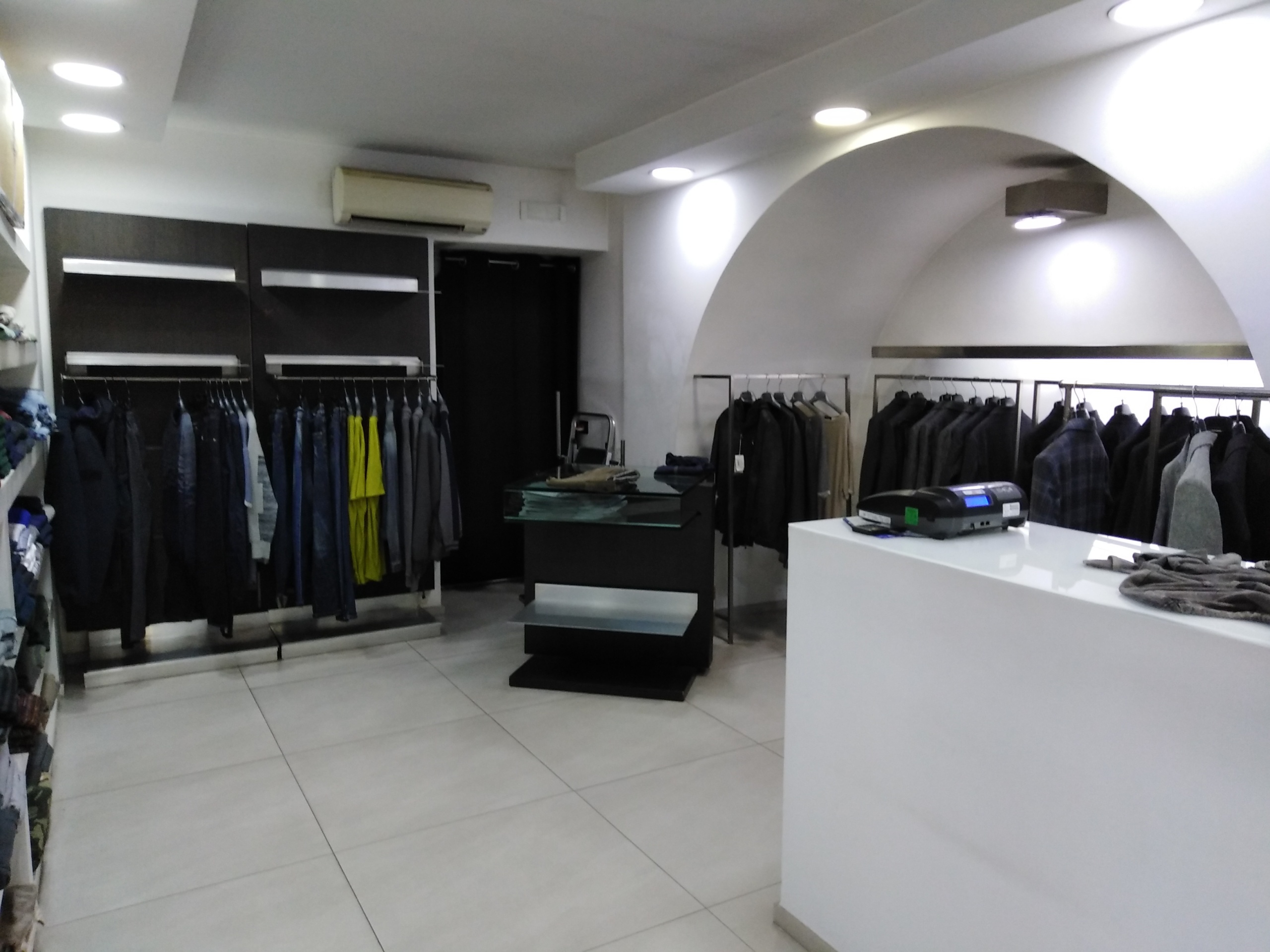 Immagine 3 di Locale commerciale in affitto  a Ragusa