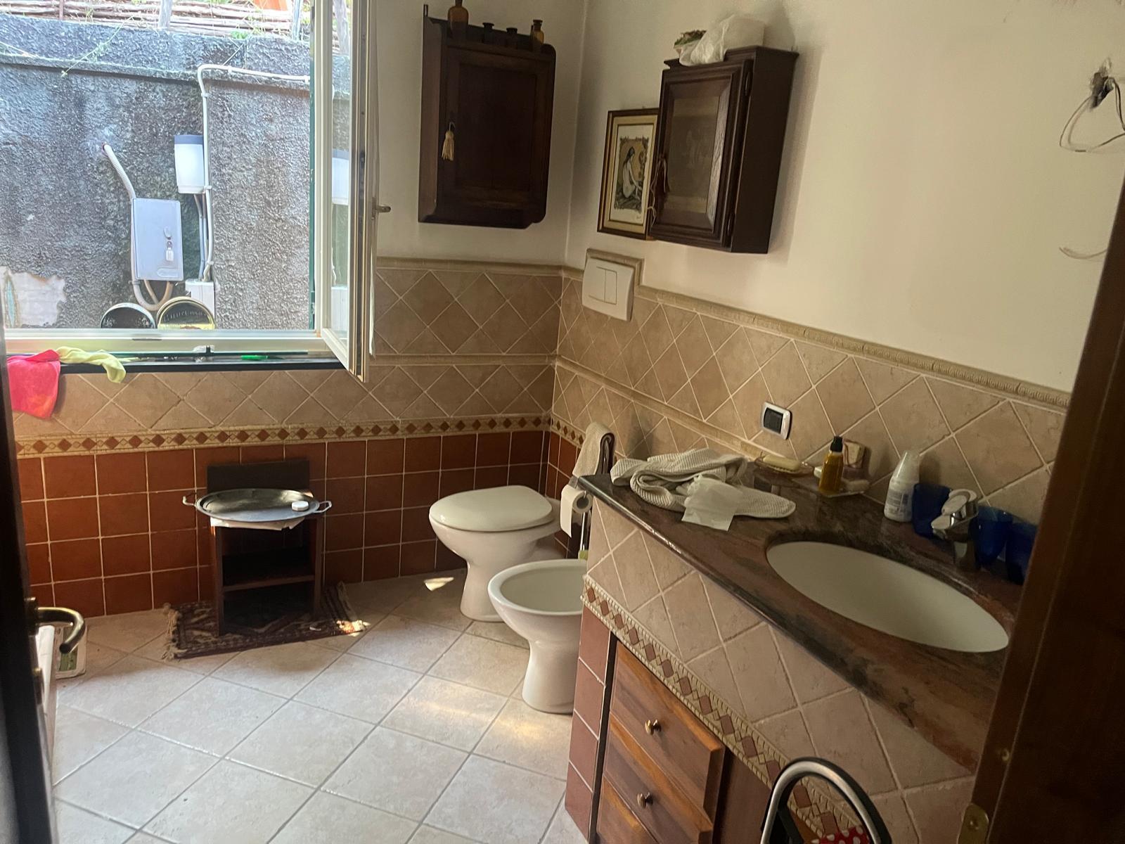 Immagine 18 di Villa in vendita  in Via Salvatore Gatti 19 a Castiglione Chiavarese