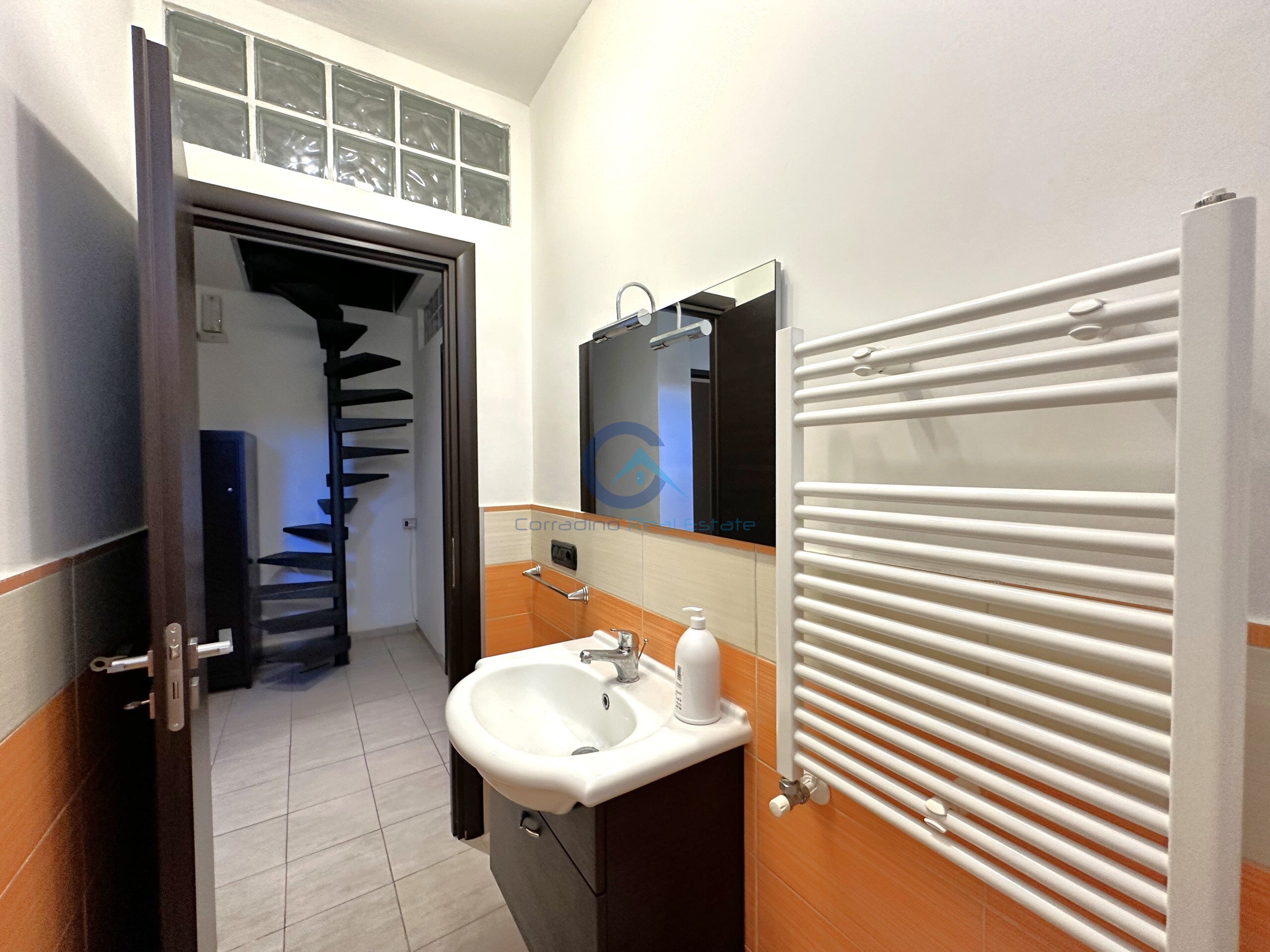 Immagine 14 di Trilocale in affitto  a Catanzaro