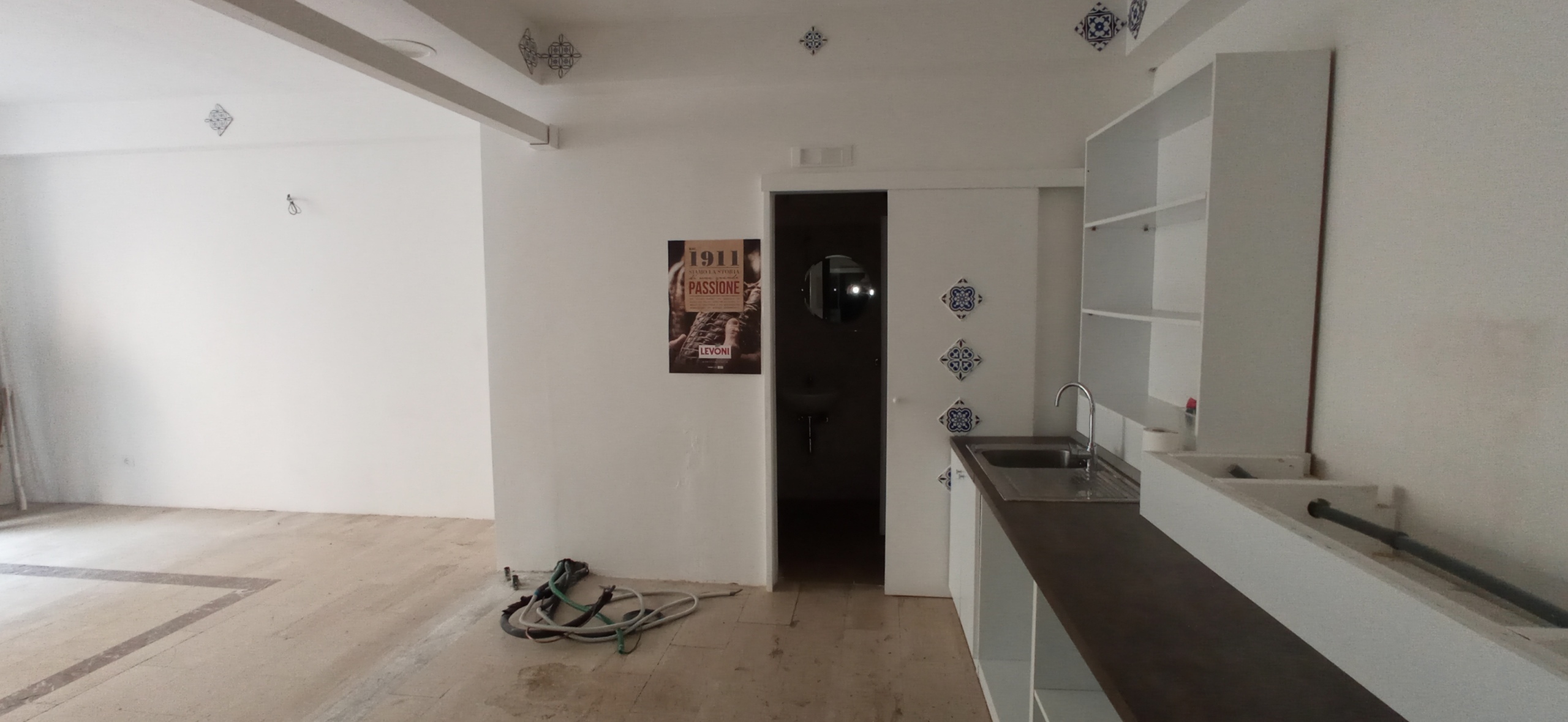 Immagine 2 di Locale commerciale in affitto  a Ragusa