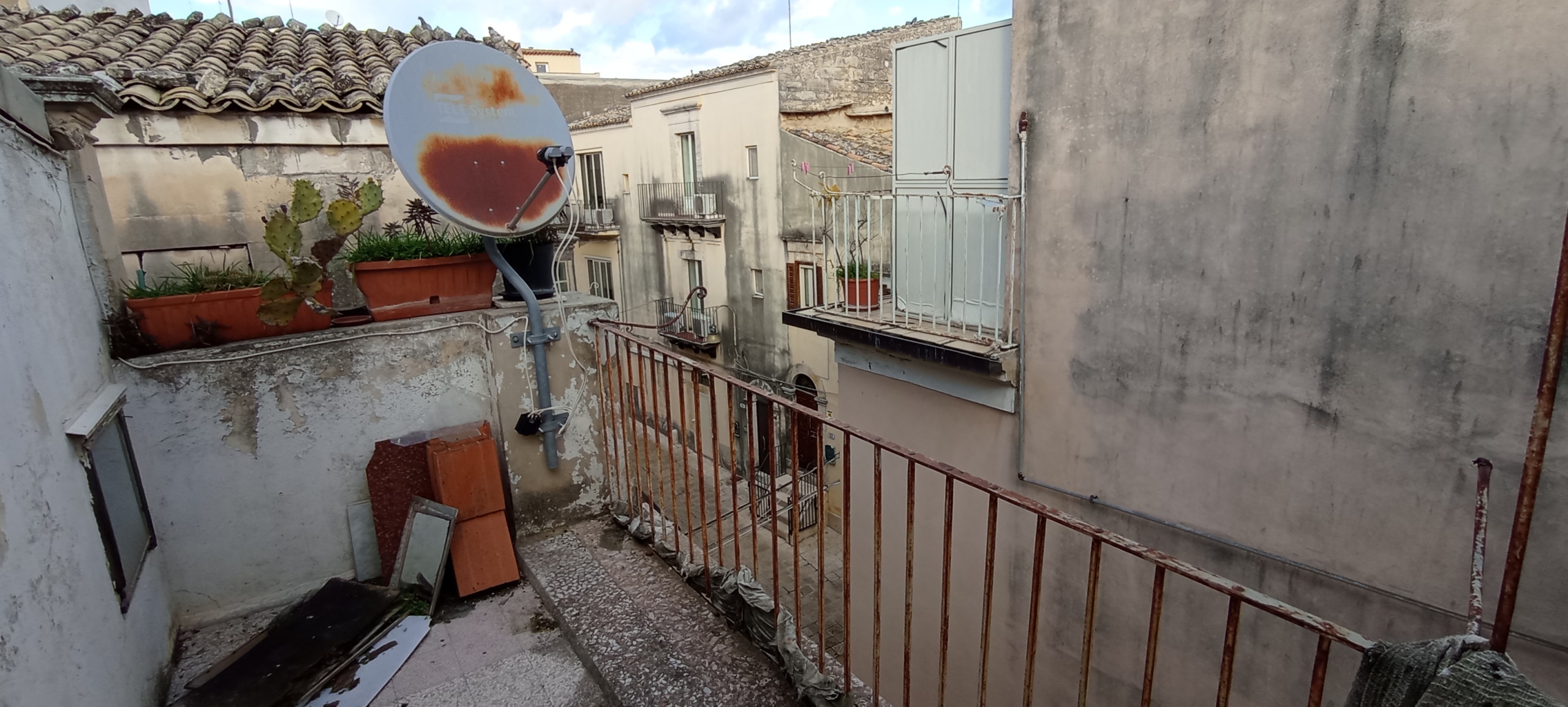 Immagine 9 di Casa indipendente in vendita  a Ragusa