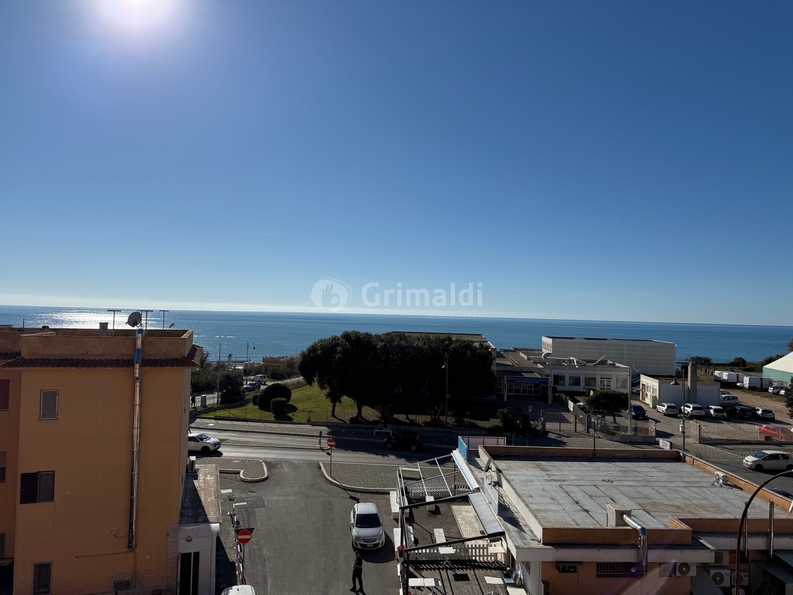 Immagine 2 di Trilocale in vendita  in Via Cristoforo Colombo 86 a Anzio