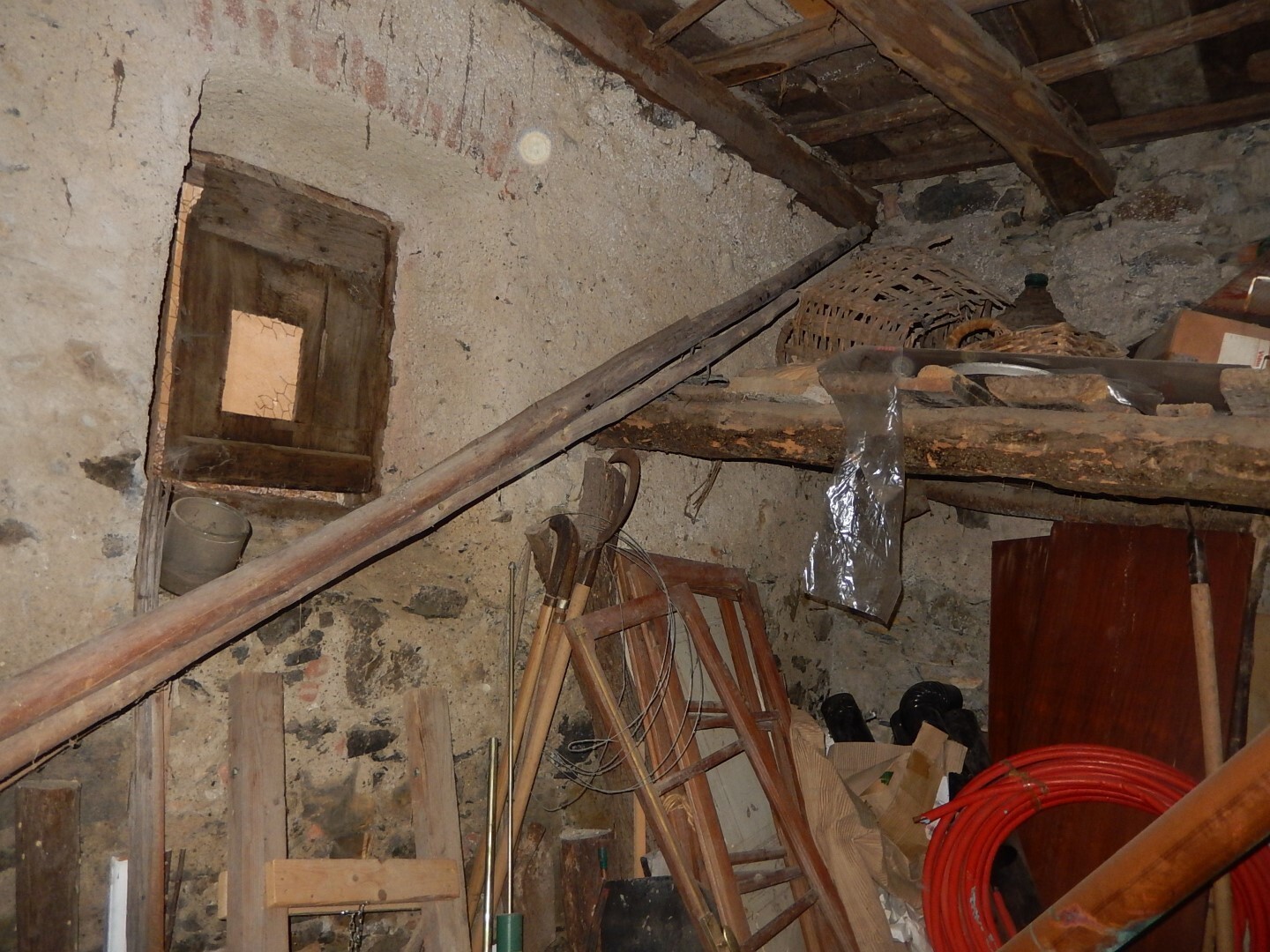 Immagine 10 di Trilocale in vendita  in Via alla Chiesa a Castiglione Chiavarese