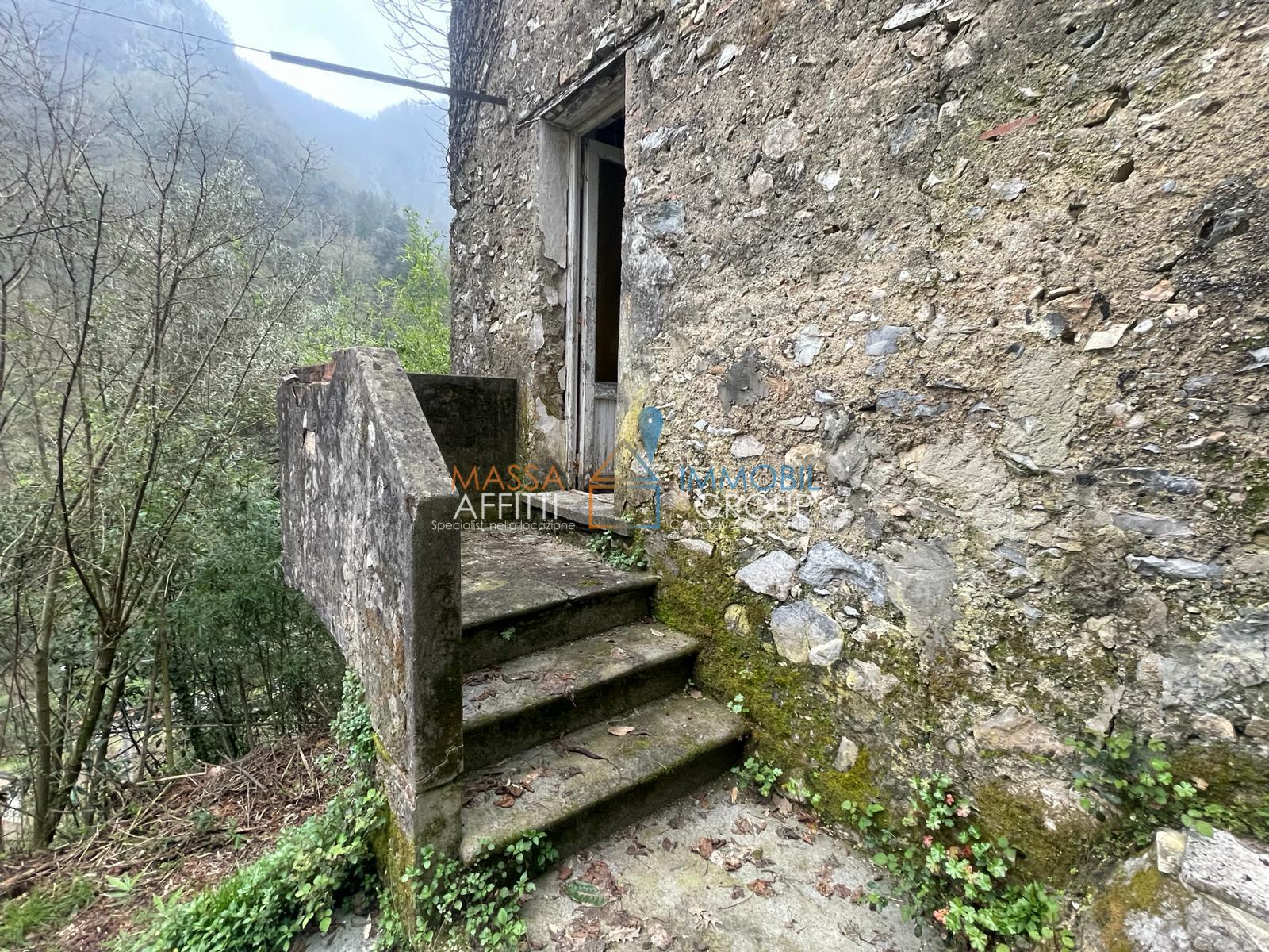 Immagine 16 di Casa semindipendente in vendita  in Via Monte Grappa 1 a Stazzema